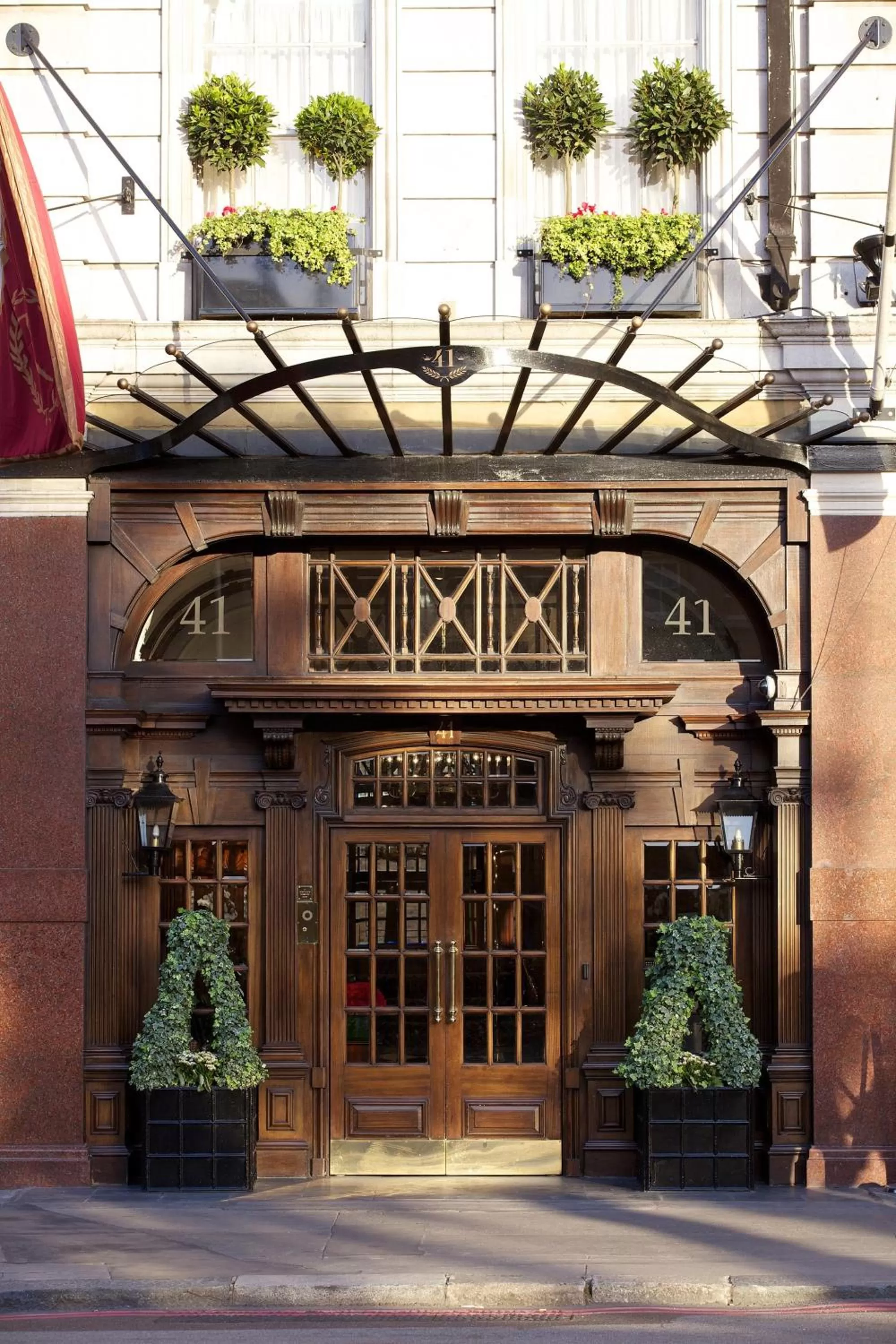 Facade/entrance in 41