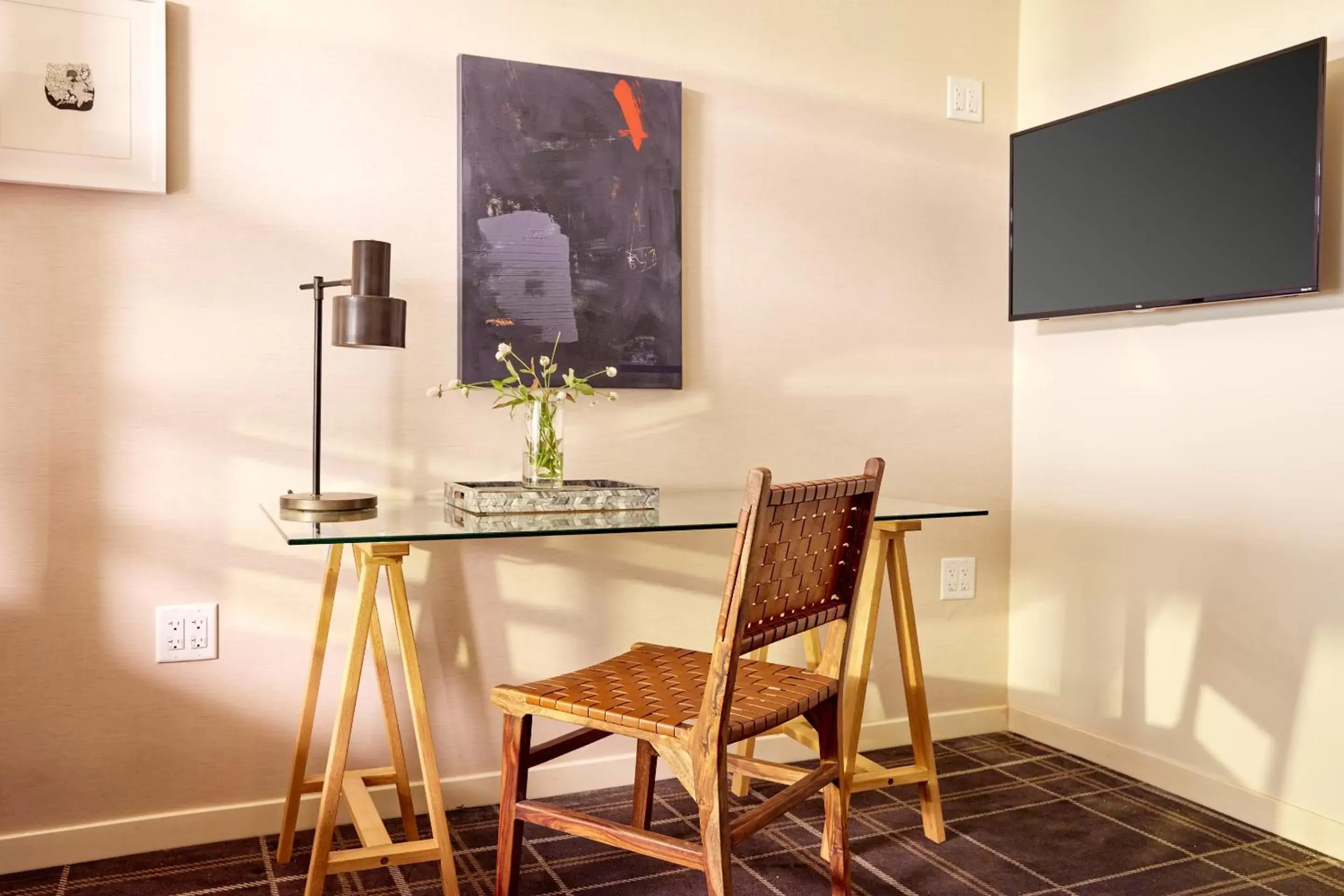 Living room, Dining Area in Found Union Square powered by Sonder