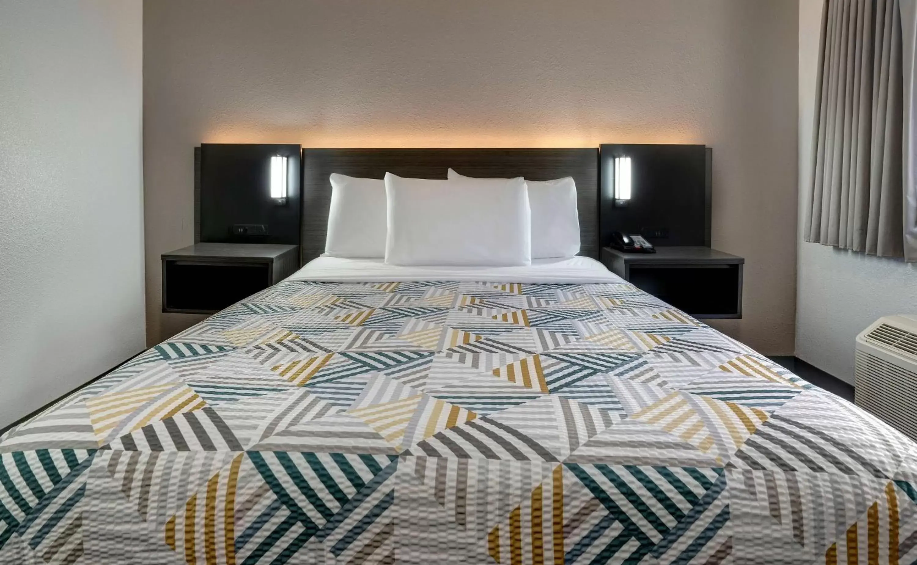 Bedroom, Bed in Motel 6-Rancho Cordova, CA - Rancho Cordova East Bedroom, Bed in Motel 6-Rancho Cordova, CA - Rancho Cordova East