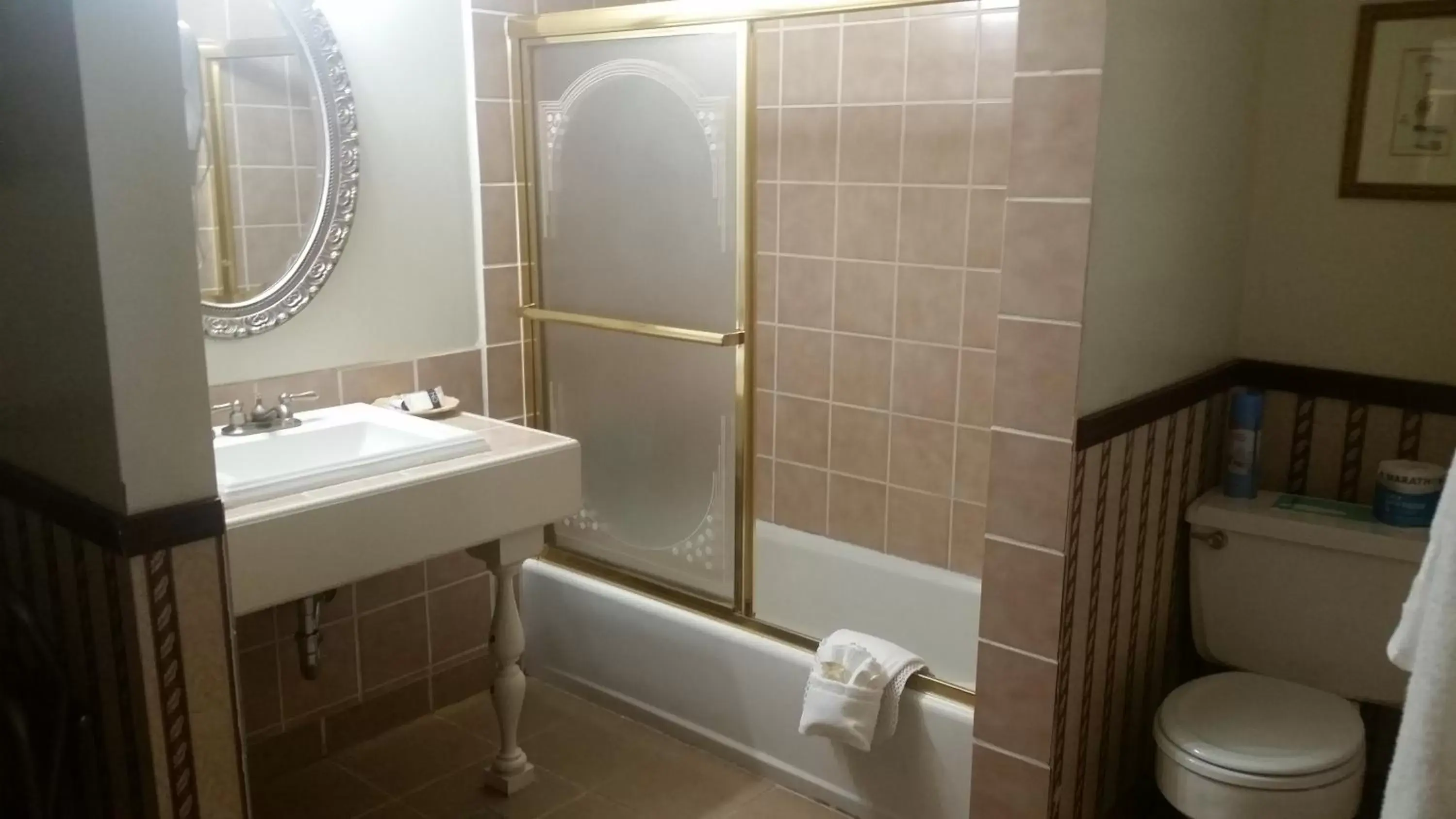 Shower, Bathroom in Gunn House Hotel