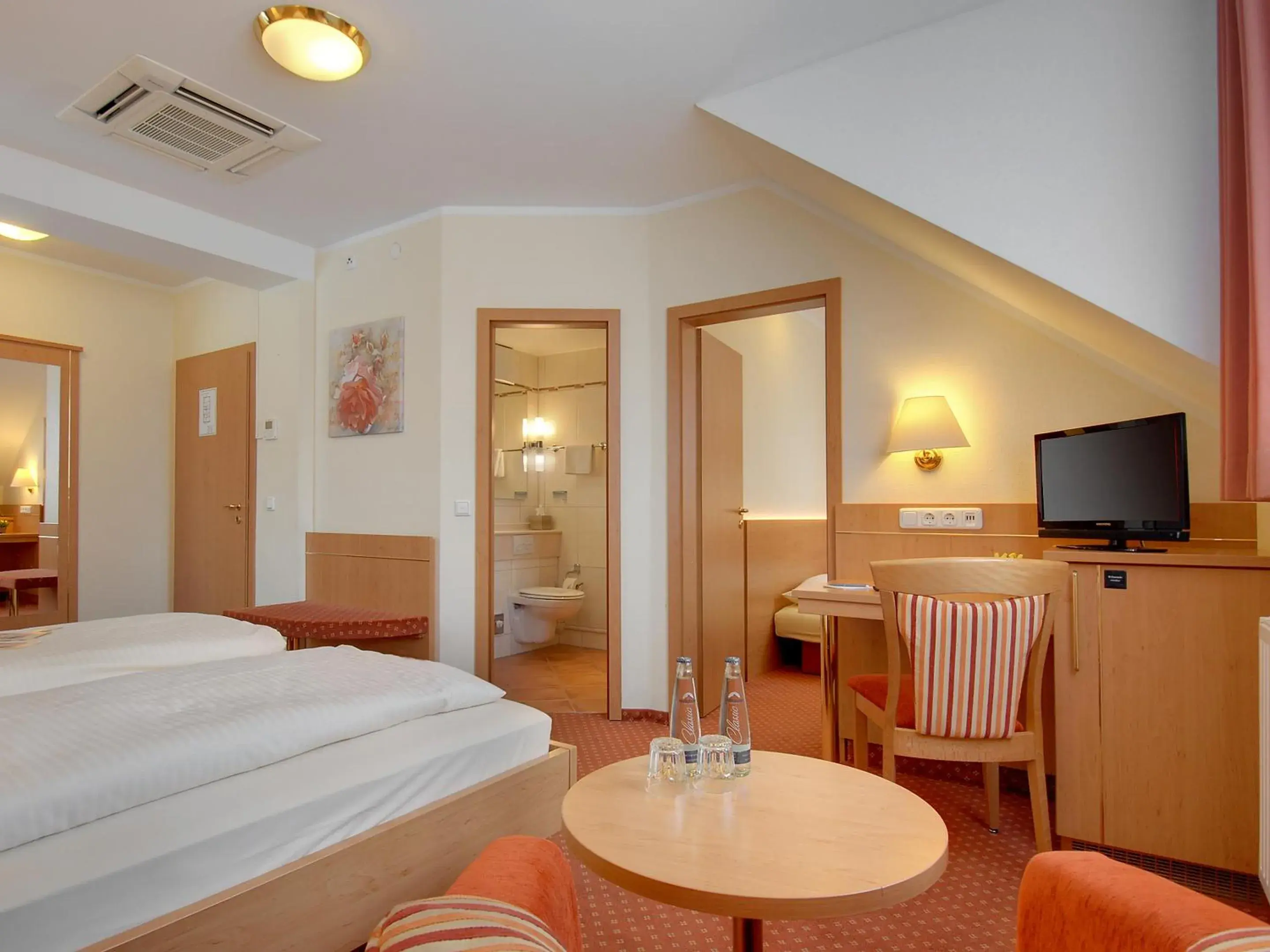 Junior Suite - single occupancy in Hotel Kriemhild am Hirschgarten Junior Suite - single occupancy in Hotel Kriemhild am Hirschgarten