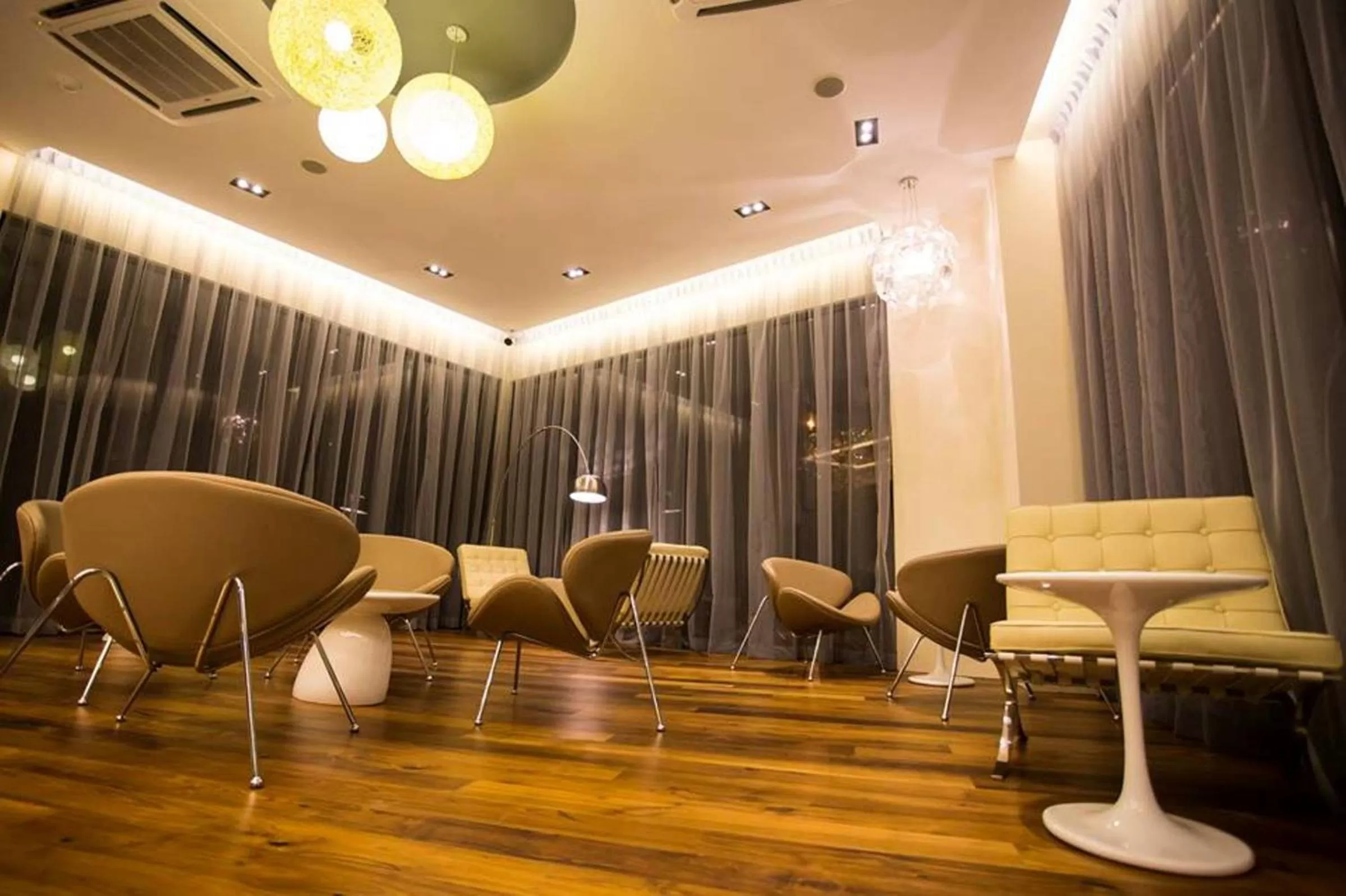 Communal lounge/ TV room in Mood Hotel