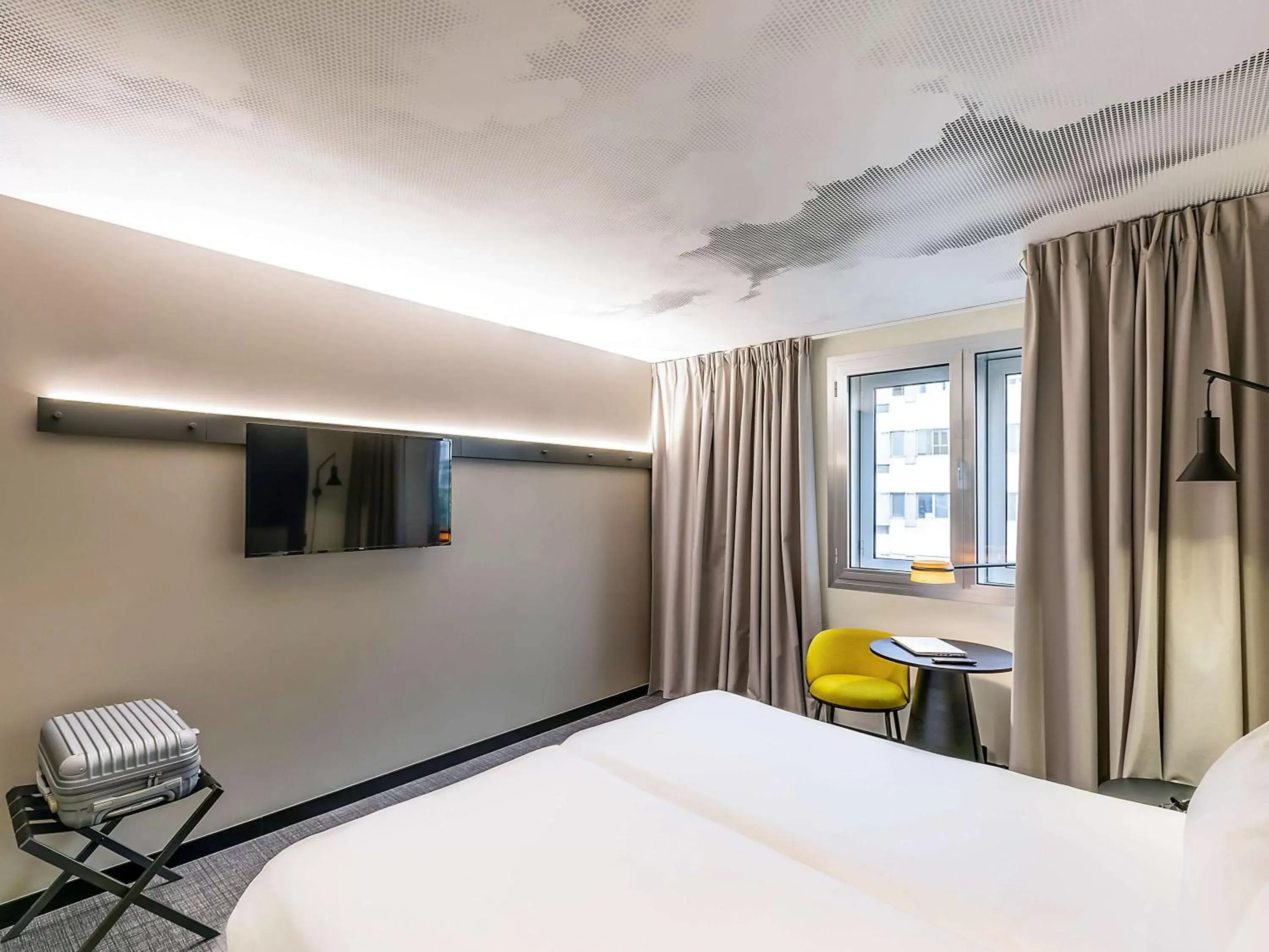 Bedroom, Bed in Hotel ibis Lisboa Saldanha