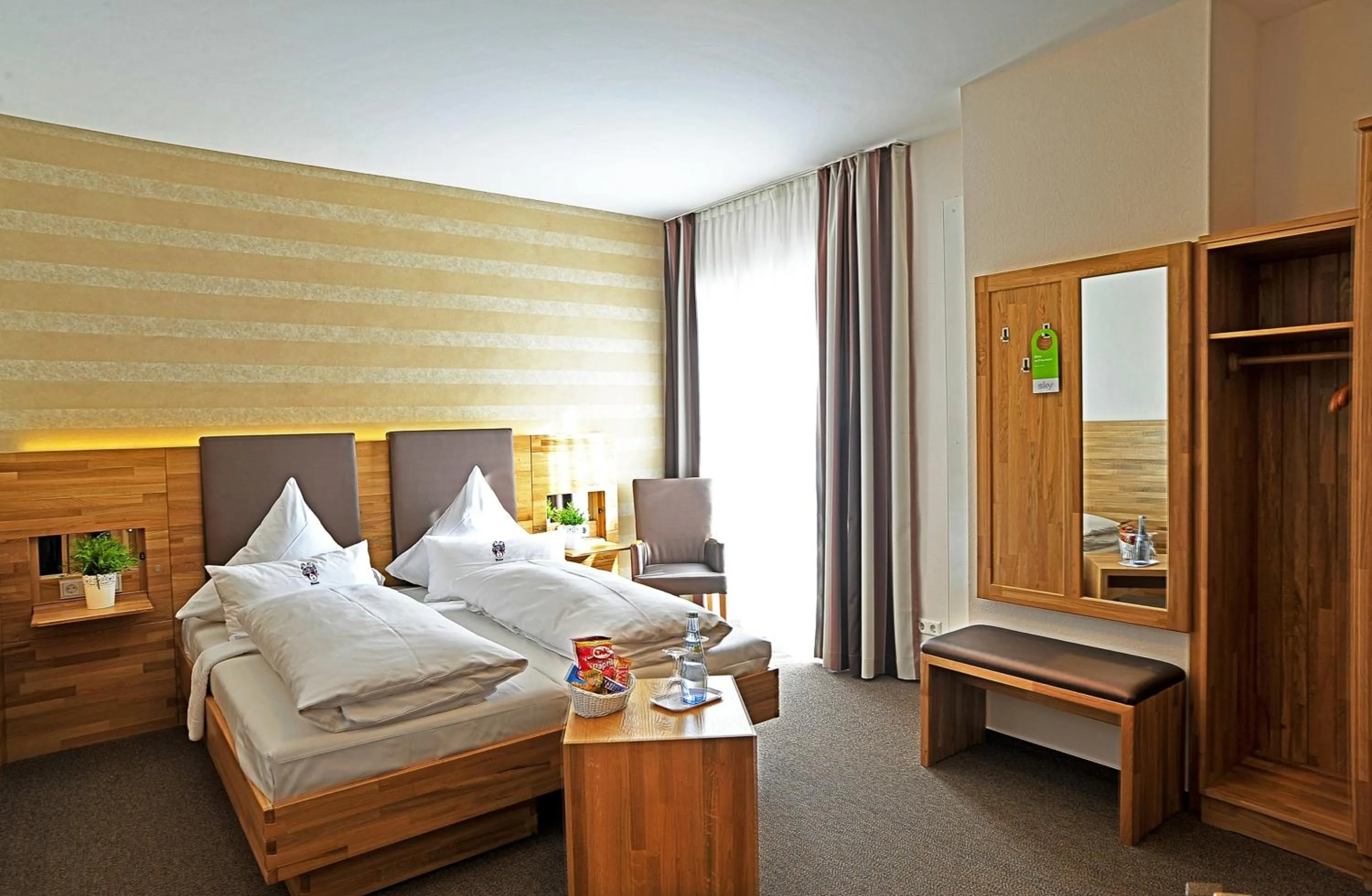 Day, Bed in Gasthof Hotel Zum Hirsch***S