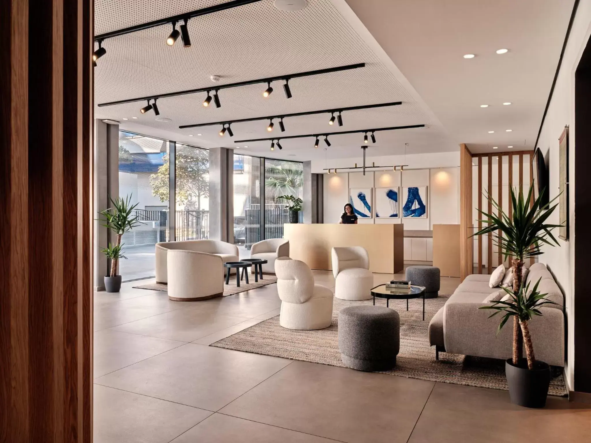 Property building, Lobby/Reception in Crowne Plaza - Marseille Le Dôme