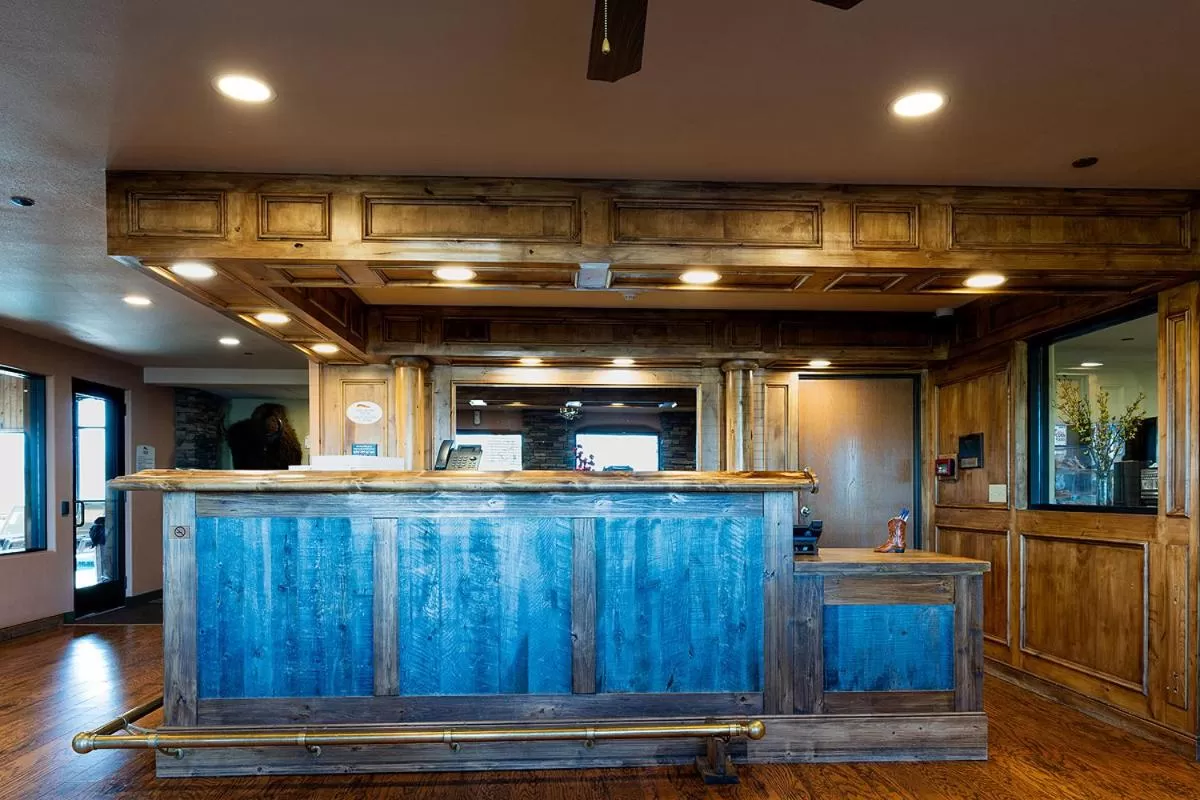 Lobby or reception in Pinedale Hotel & Suites