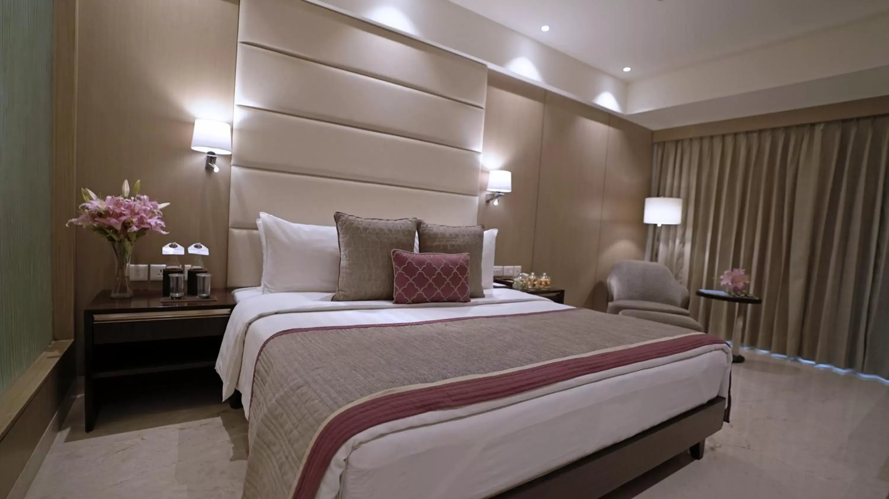 Bedroom, Bed in Jaypee Siddharth Hotel