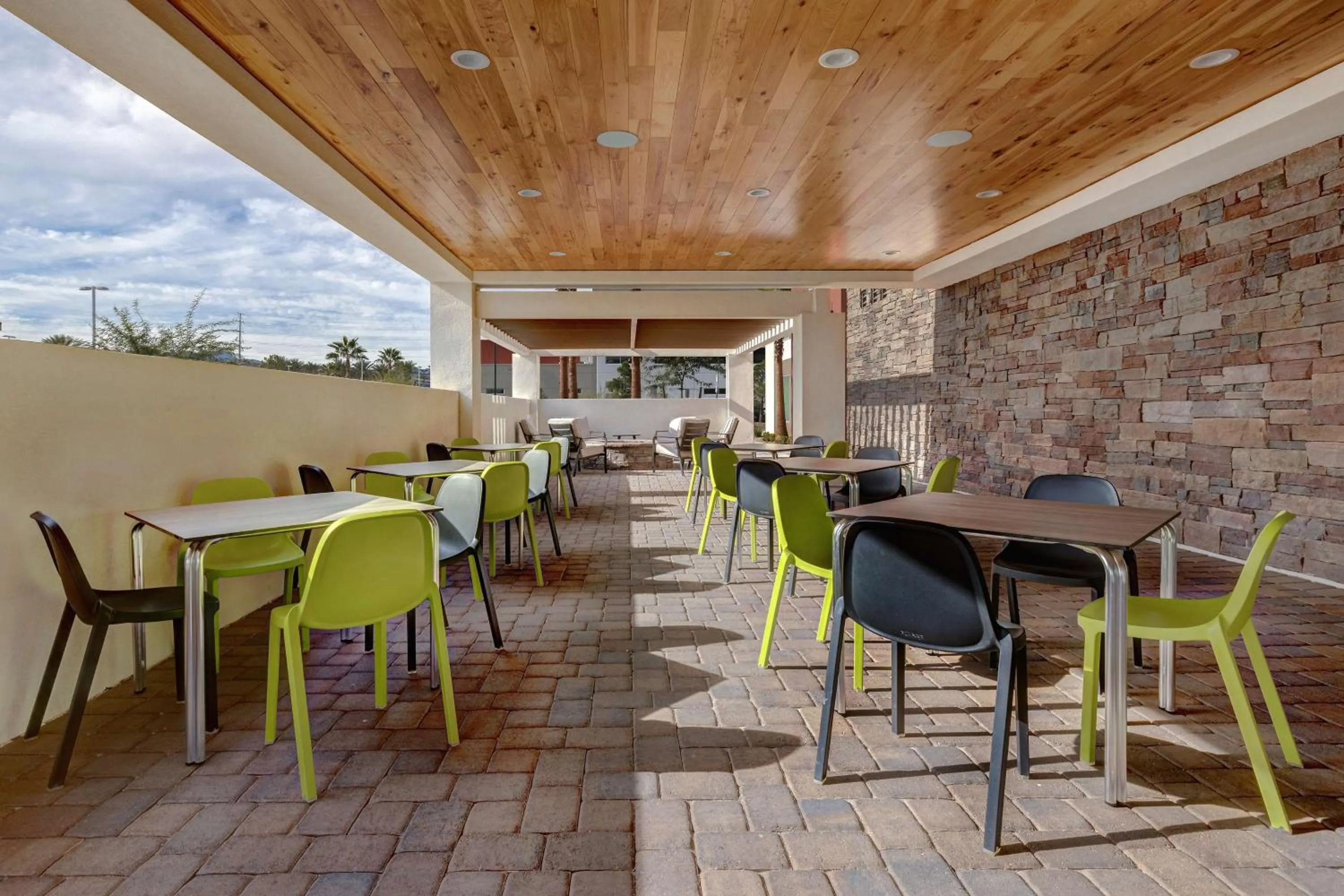 Patio in Home2 Suites By Hilton Las Vegas Southwest I-215 Curve