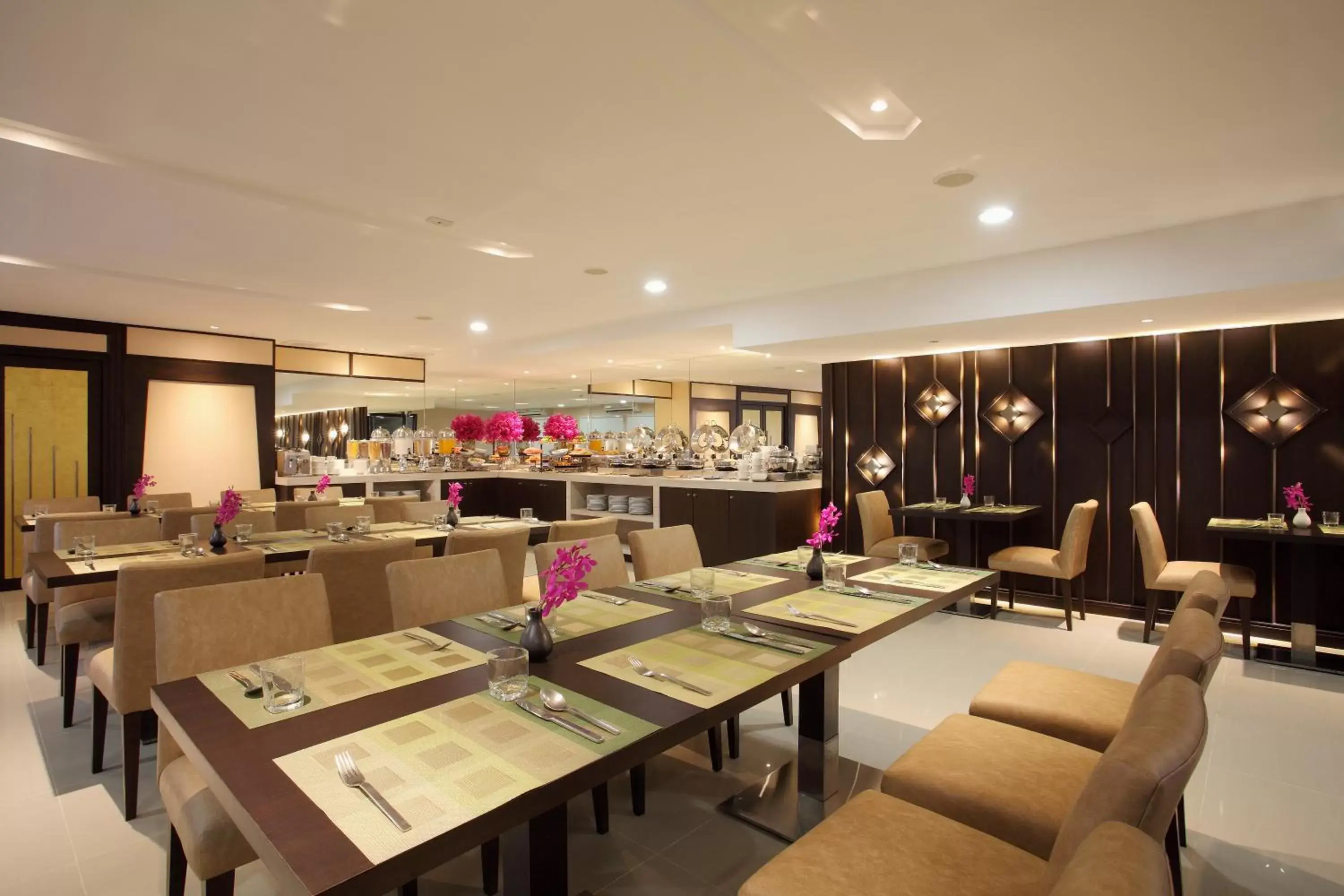 Restaurant/Places to Eat in Chiva Bangkok Hotel - SHA Plus