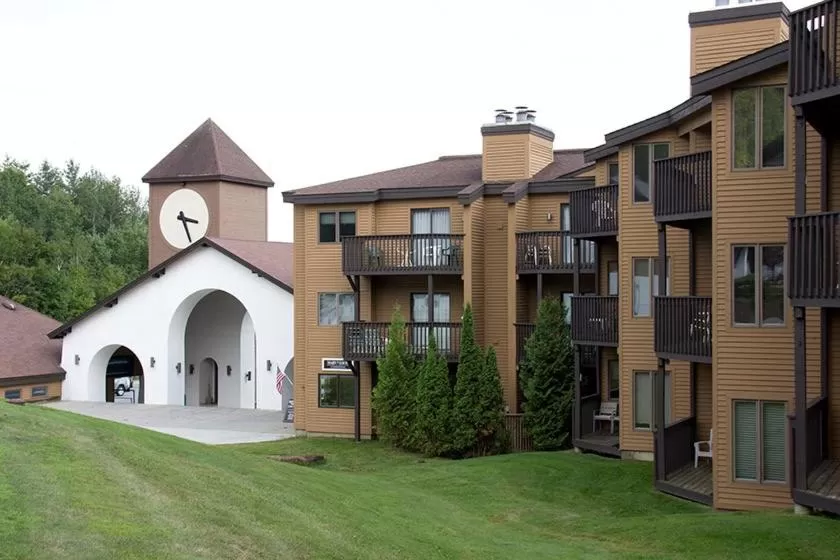 Facade/entrance in Mountain Lodge at Okemo