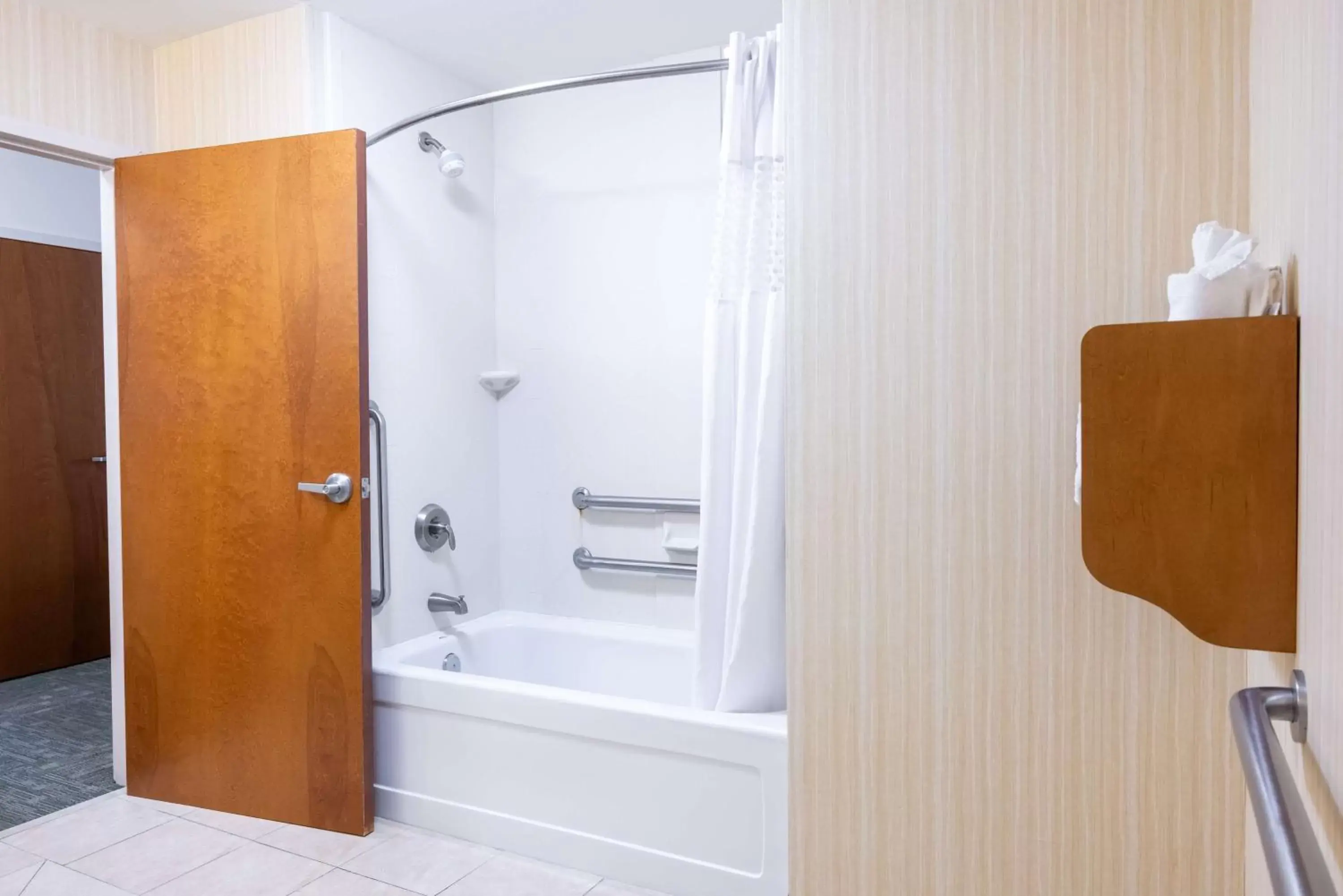 Queen Room with Two Queen Beds - Hearing Access/Non-Smoking in Hampton Inn Alice Queen Room with Two Queen Beds - Hearing Access/Non-Smoking in Hampton Inn Alice