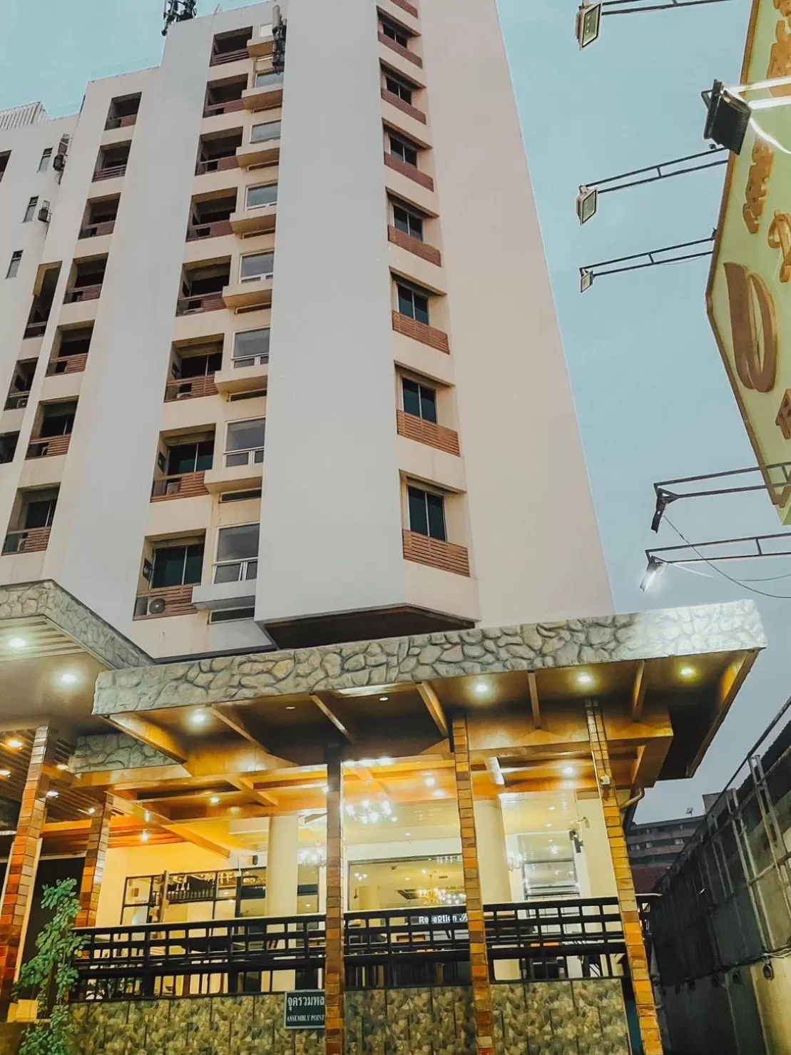 Facade/entrance in Hotel De Khuvieng