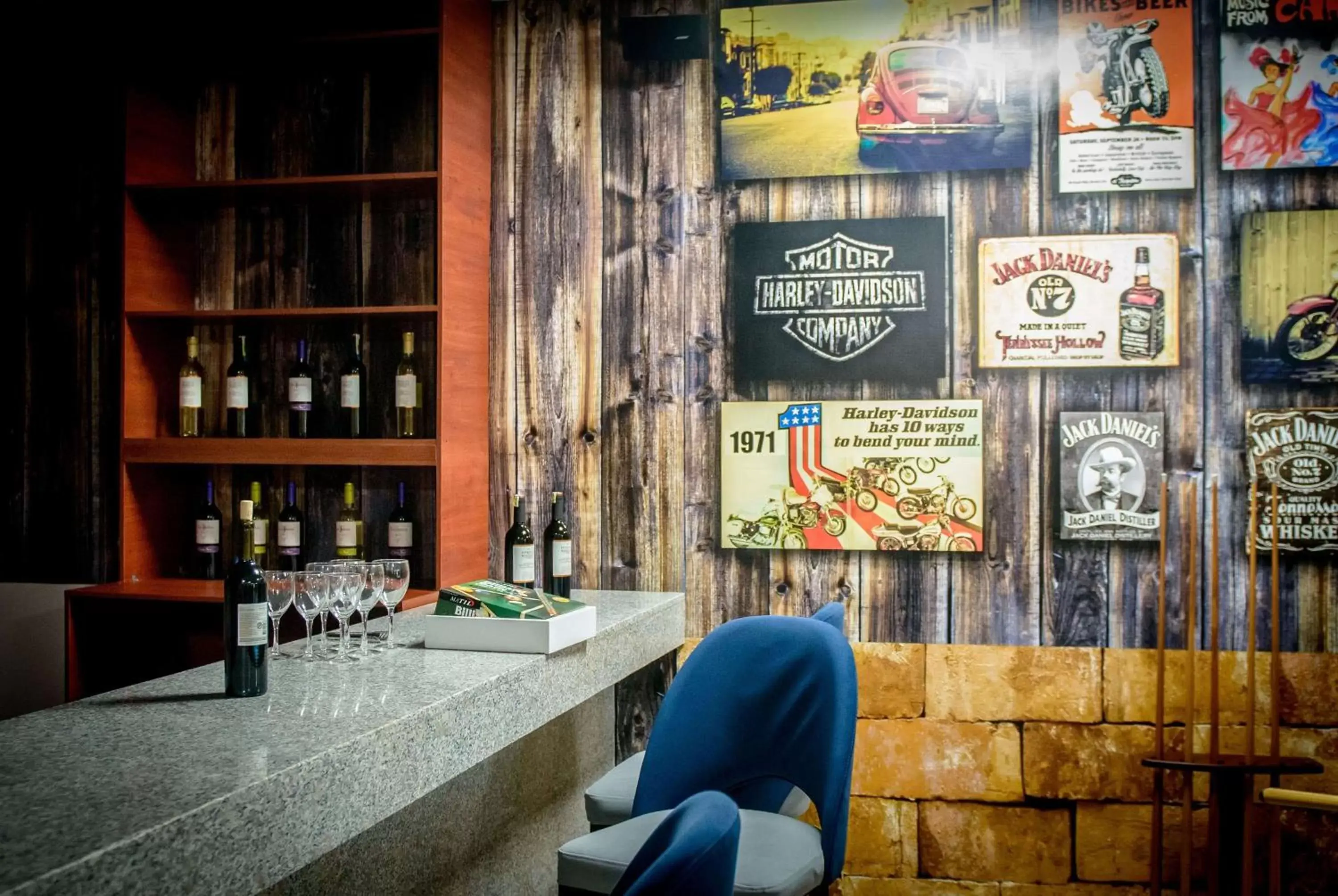 Lounge or bar in Wyndham Manta Sail Plaza Hotel and Convention Center Lounge or bar in Wyndham Manta Sail Plaza Hotel and Convention Center