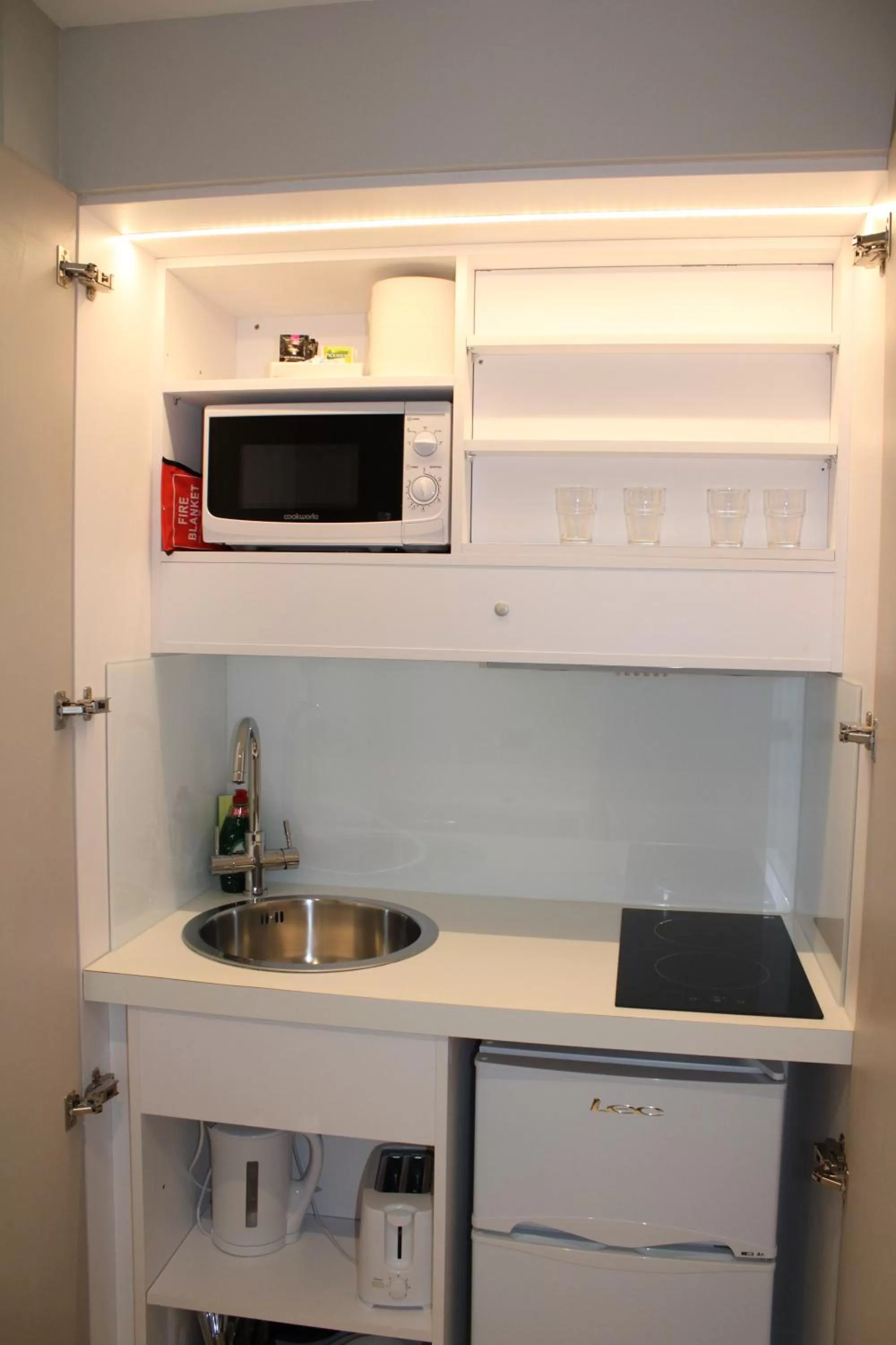 Coffee/tea facilities in NOX Richmond