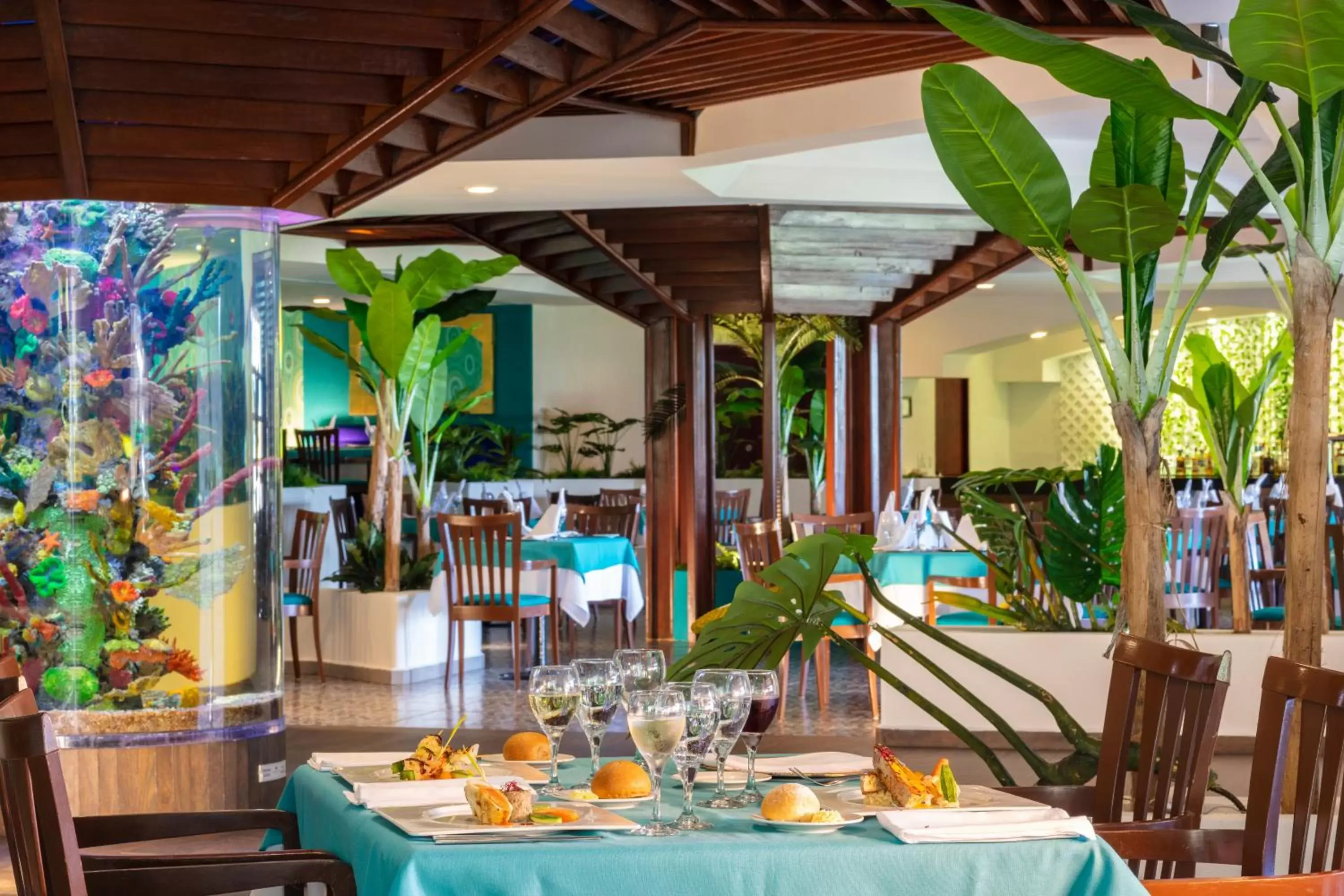 Restaurant/places to eat, Swimming Pool in Crown Paradise Club Cancun - All Inclusive