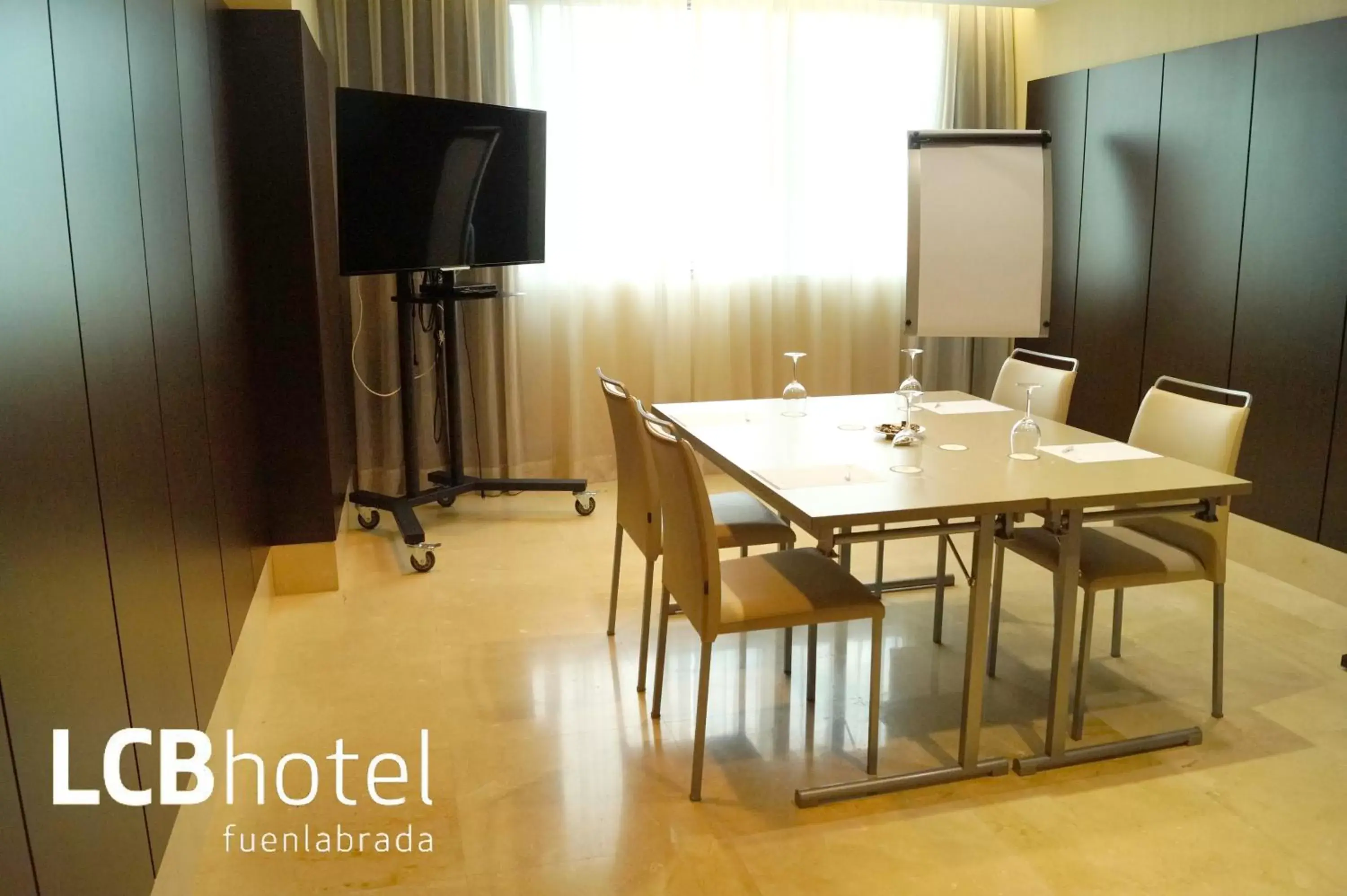 Meeting/conference room, TV/Entertainment Center in LCB Hotel Fuenlabrada