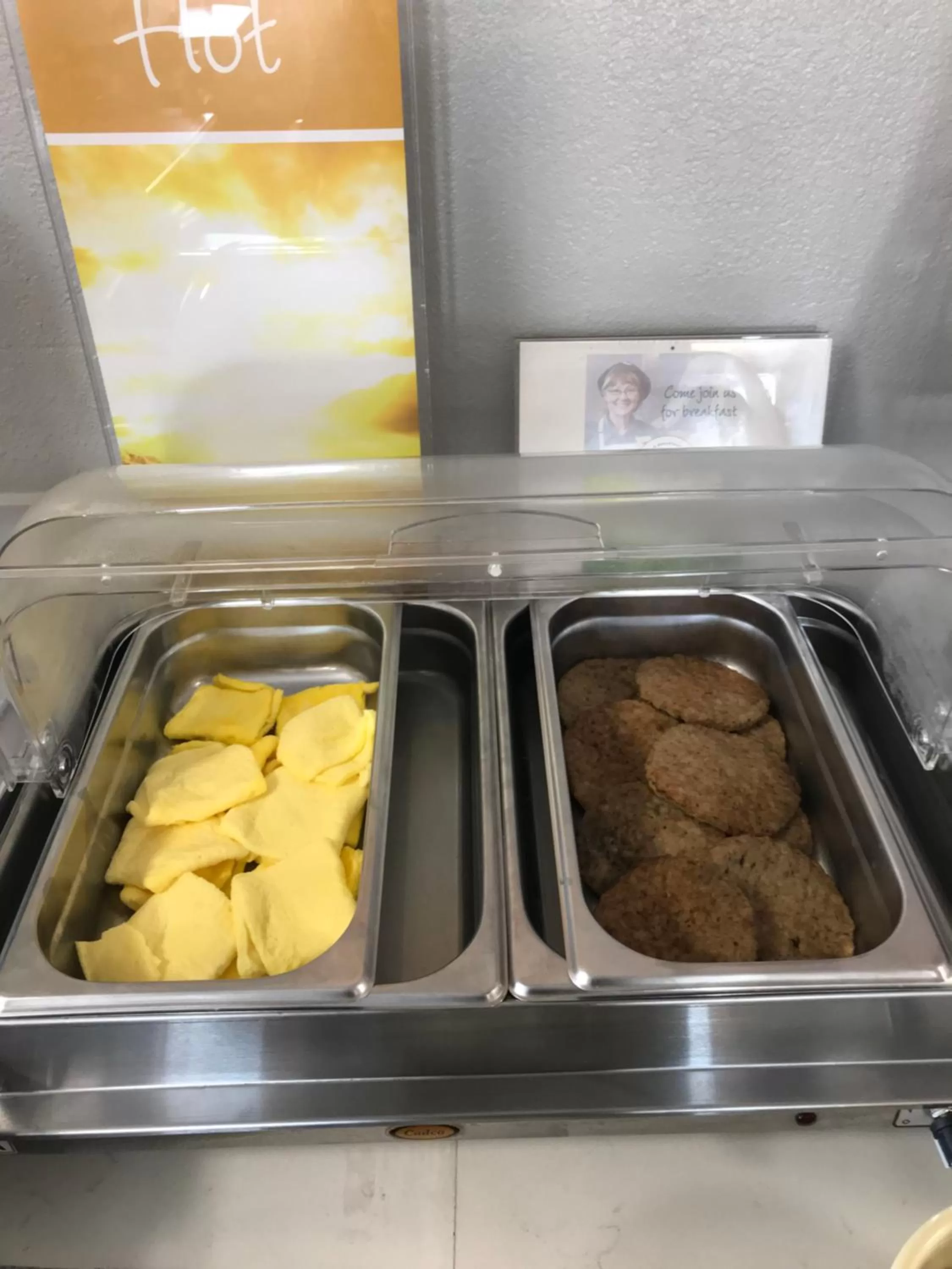 Buffet breakfast in Quality Inn & Suites near Downtown Mesa