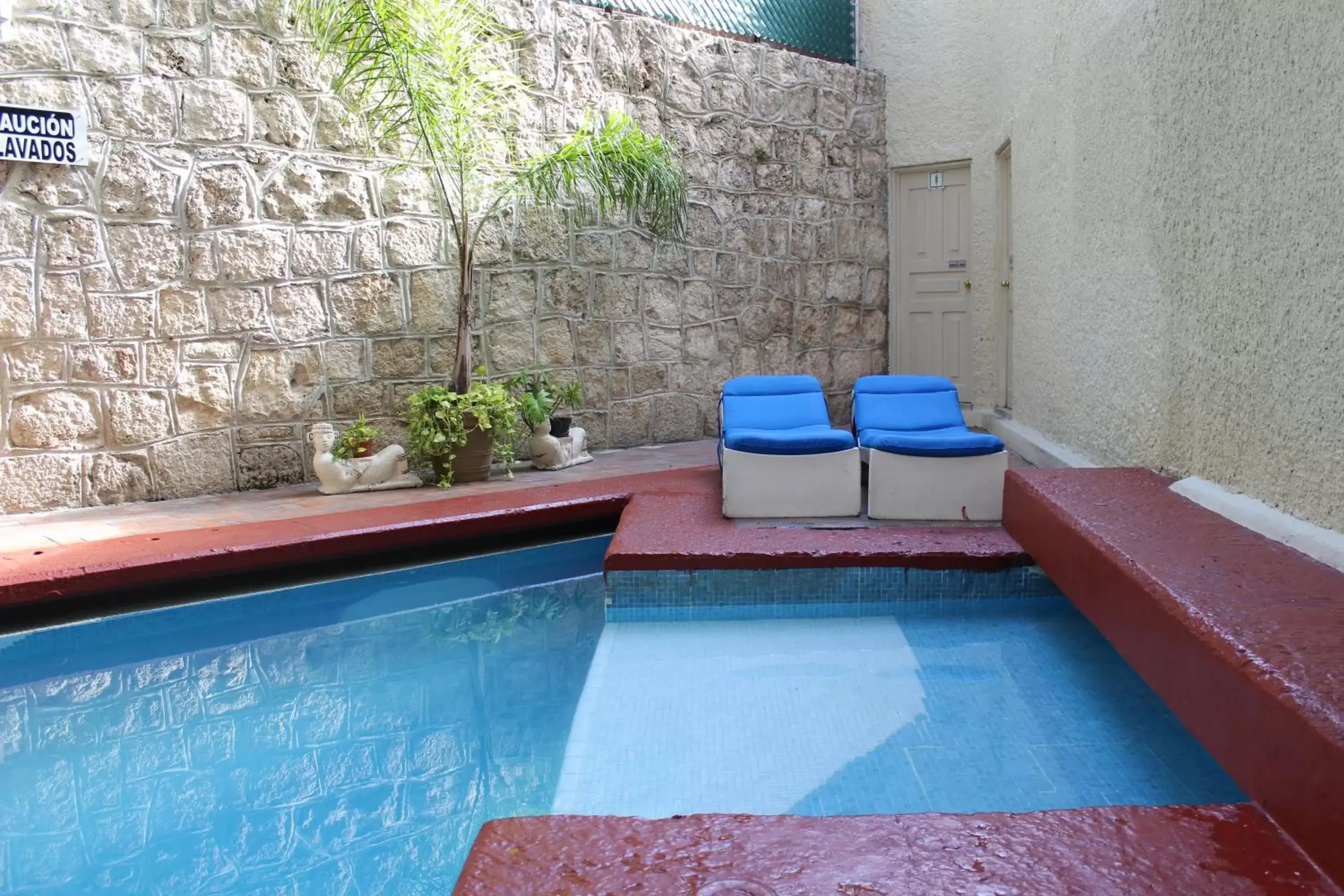 Swimming Pool in Hotel Plaza Kokai Cancún