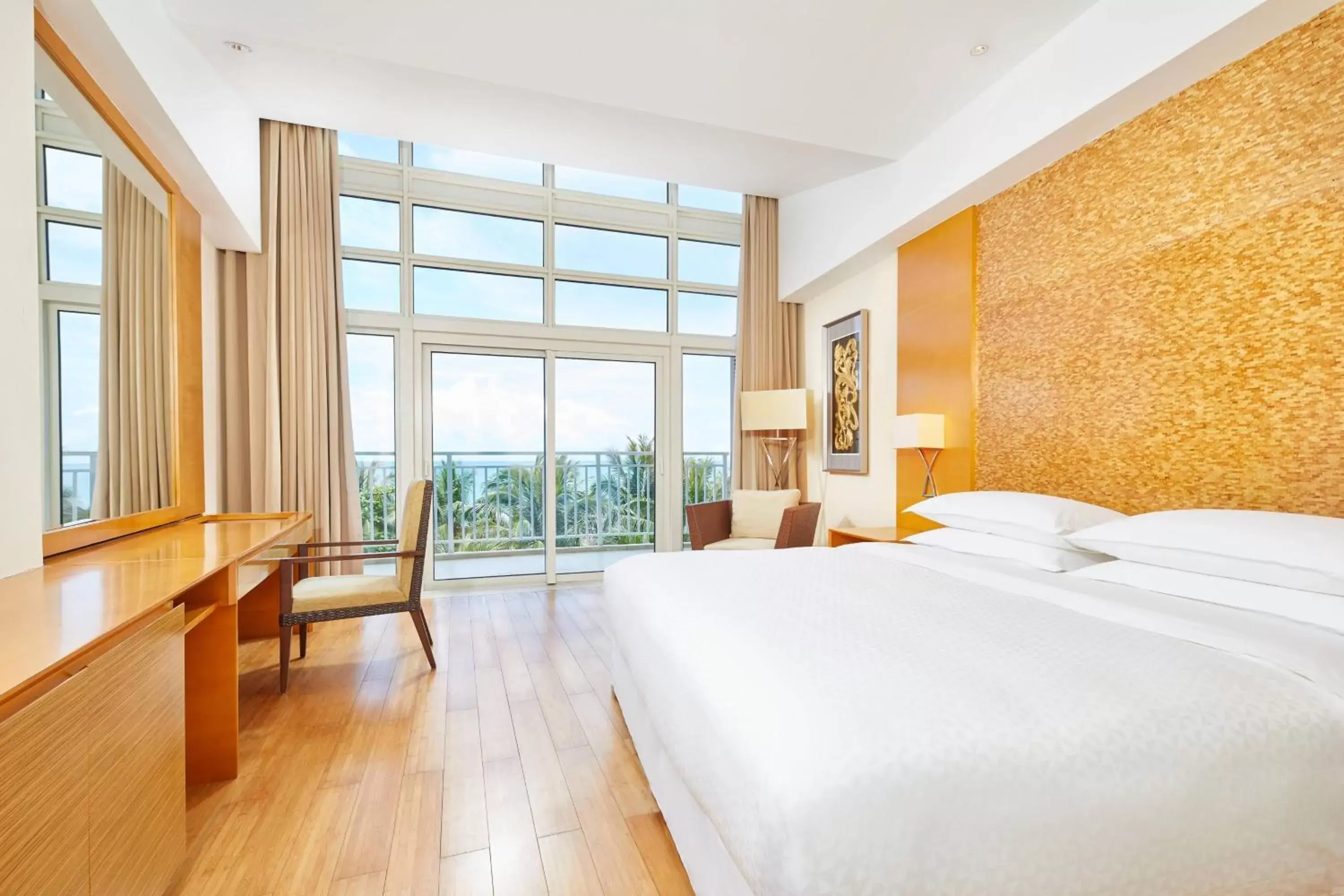 Bedroom in Four Points by Sheraton Shenzhou Peninsula Resort