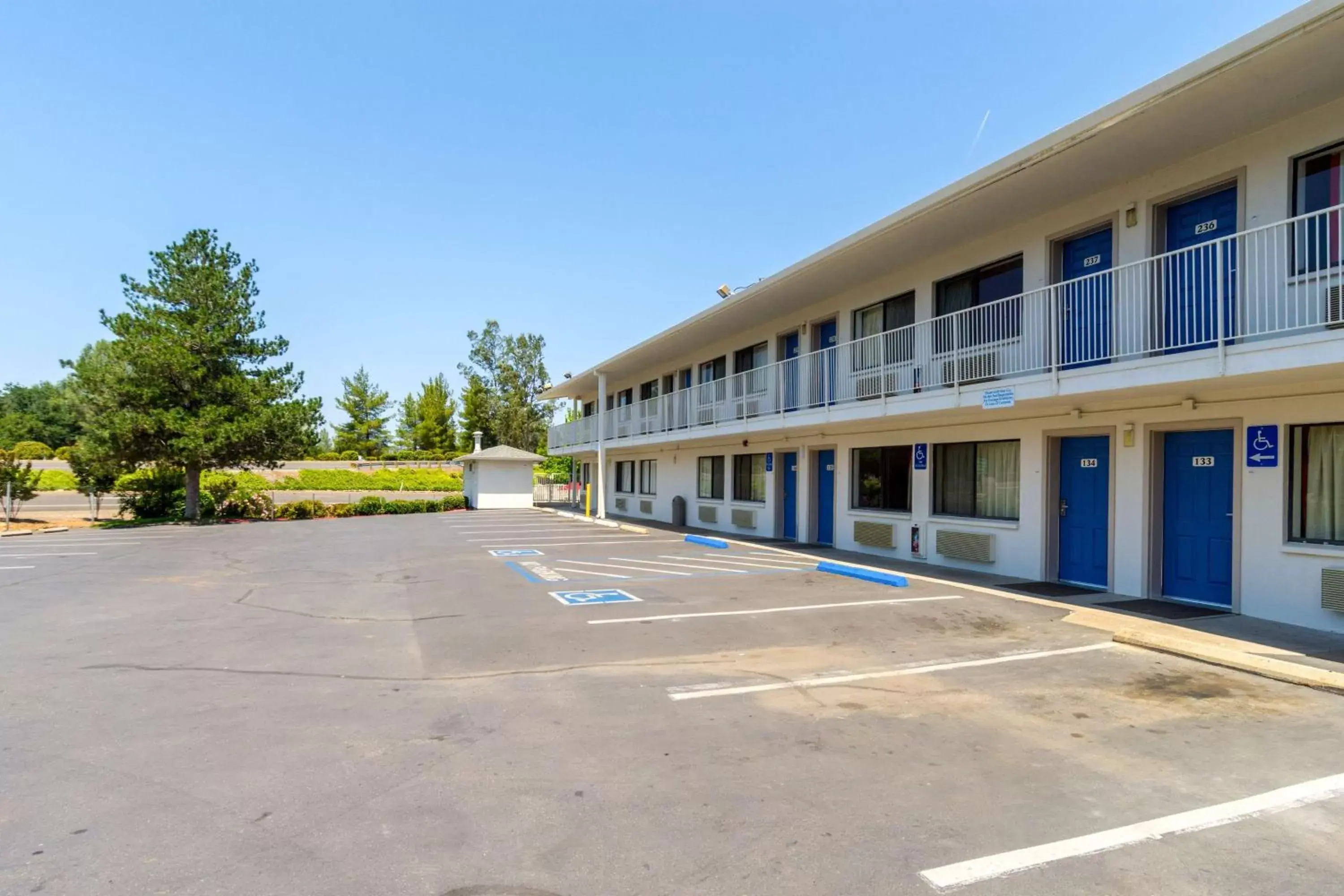 Property Building in Motel 6-Redding, CA - Central