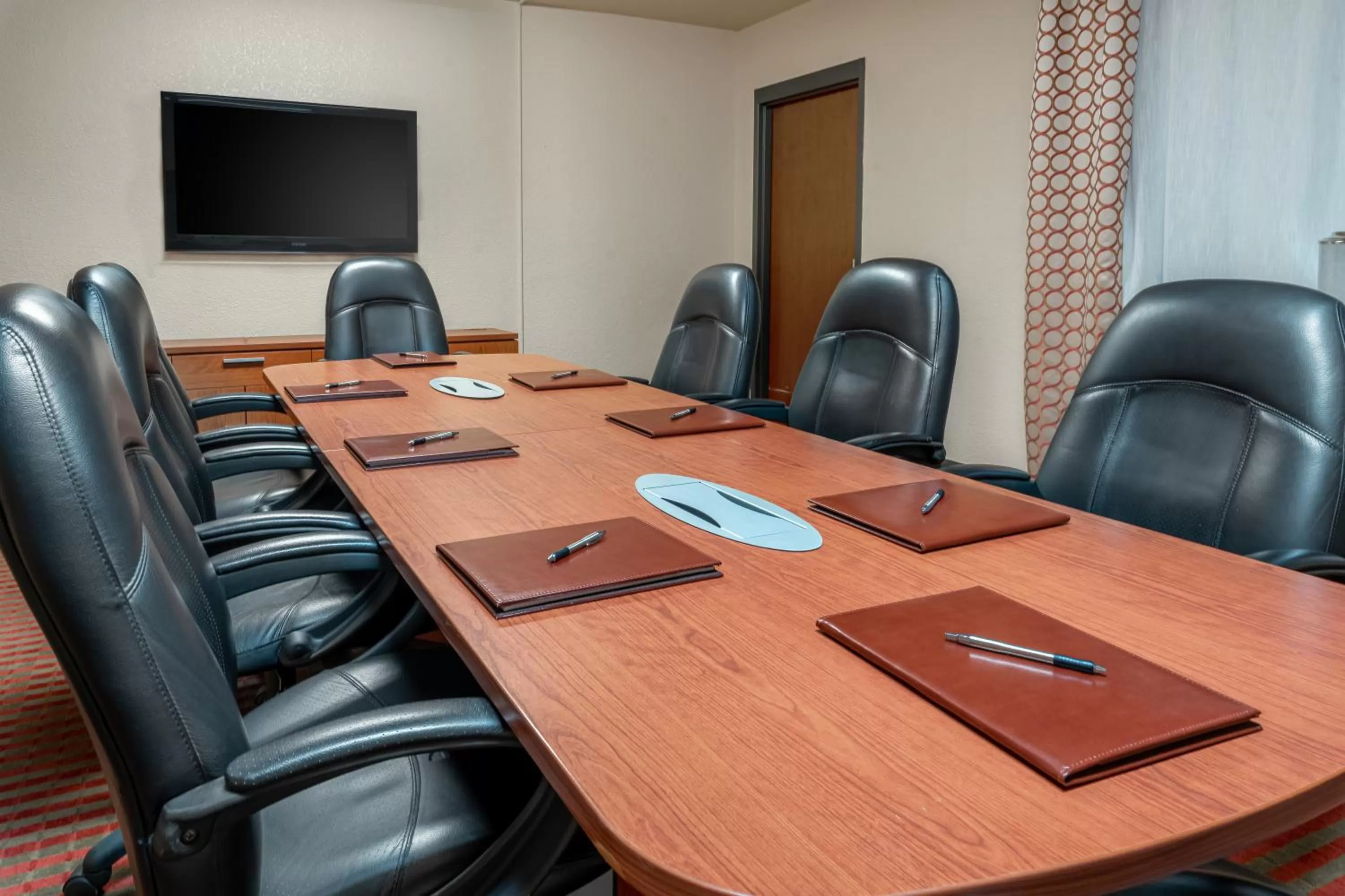 TV and multimedia in Grand Williston Hotel and Conference Center