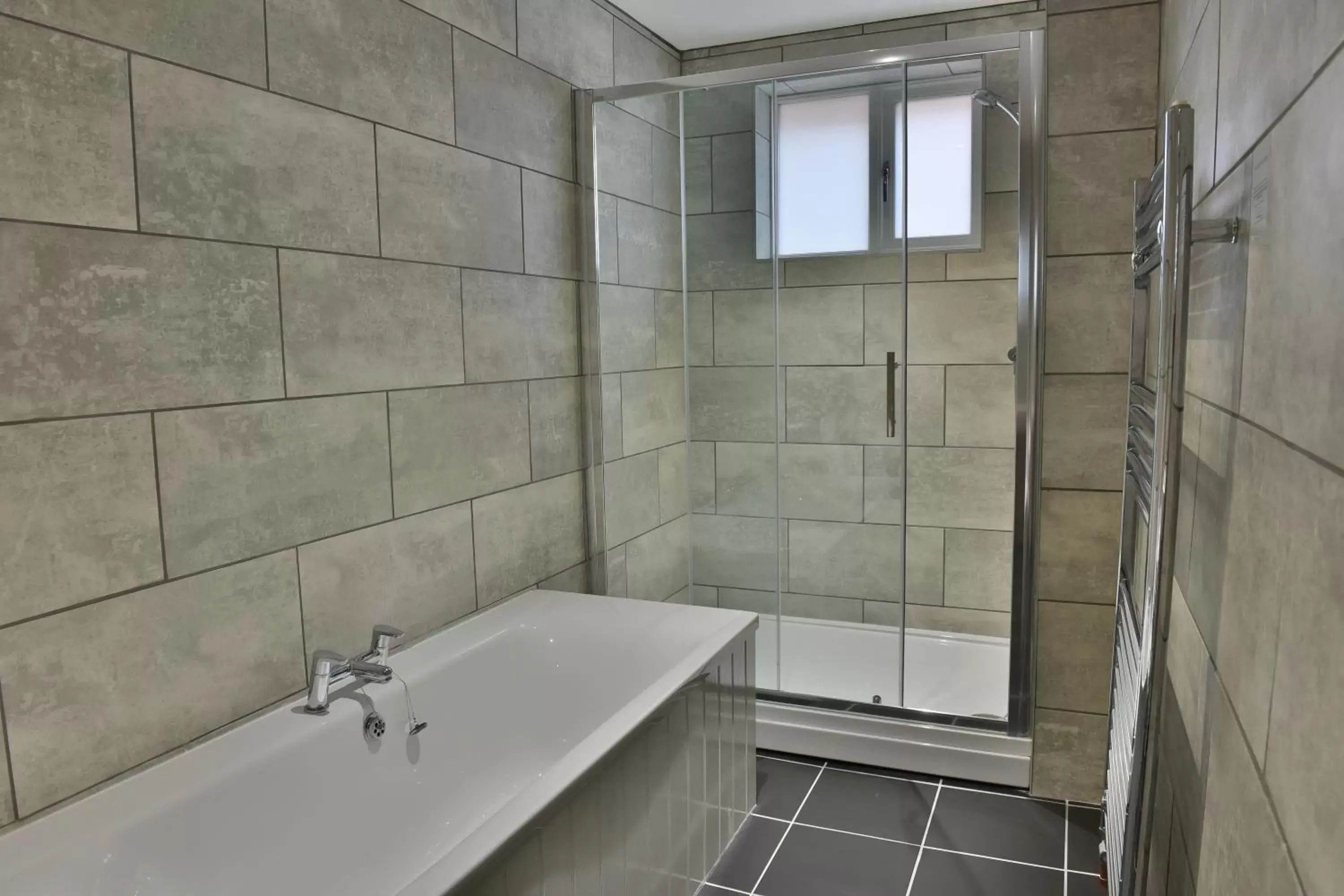 Bathroom in The Loddon Swan