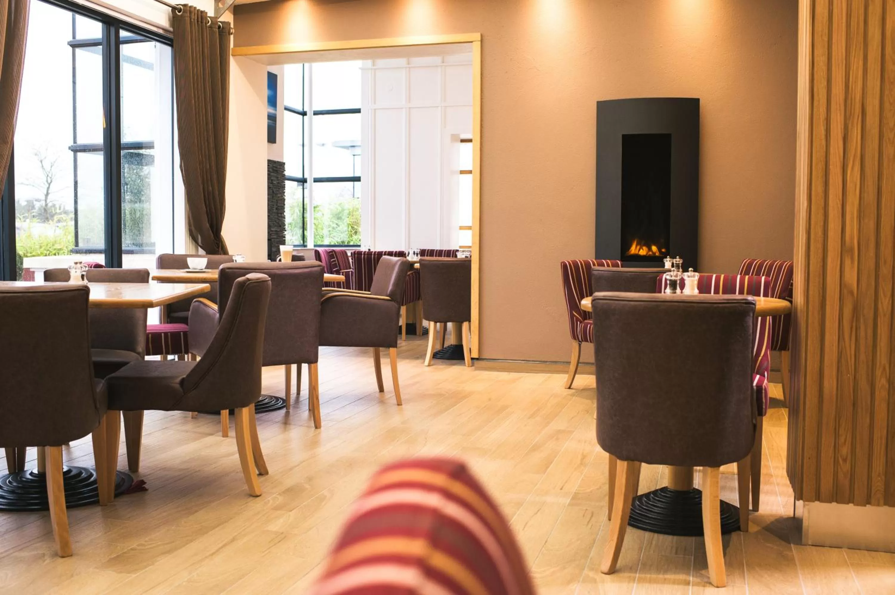 Restaurant/places to eat in La Mon Hotel & Country Club