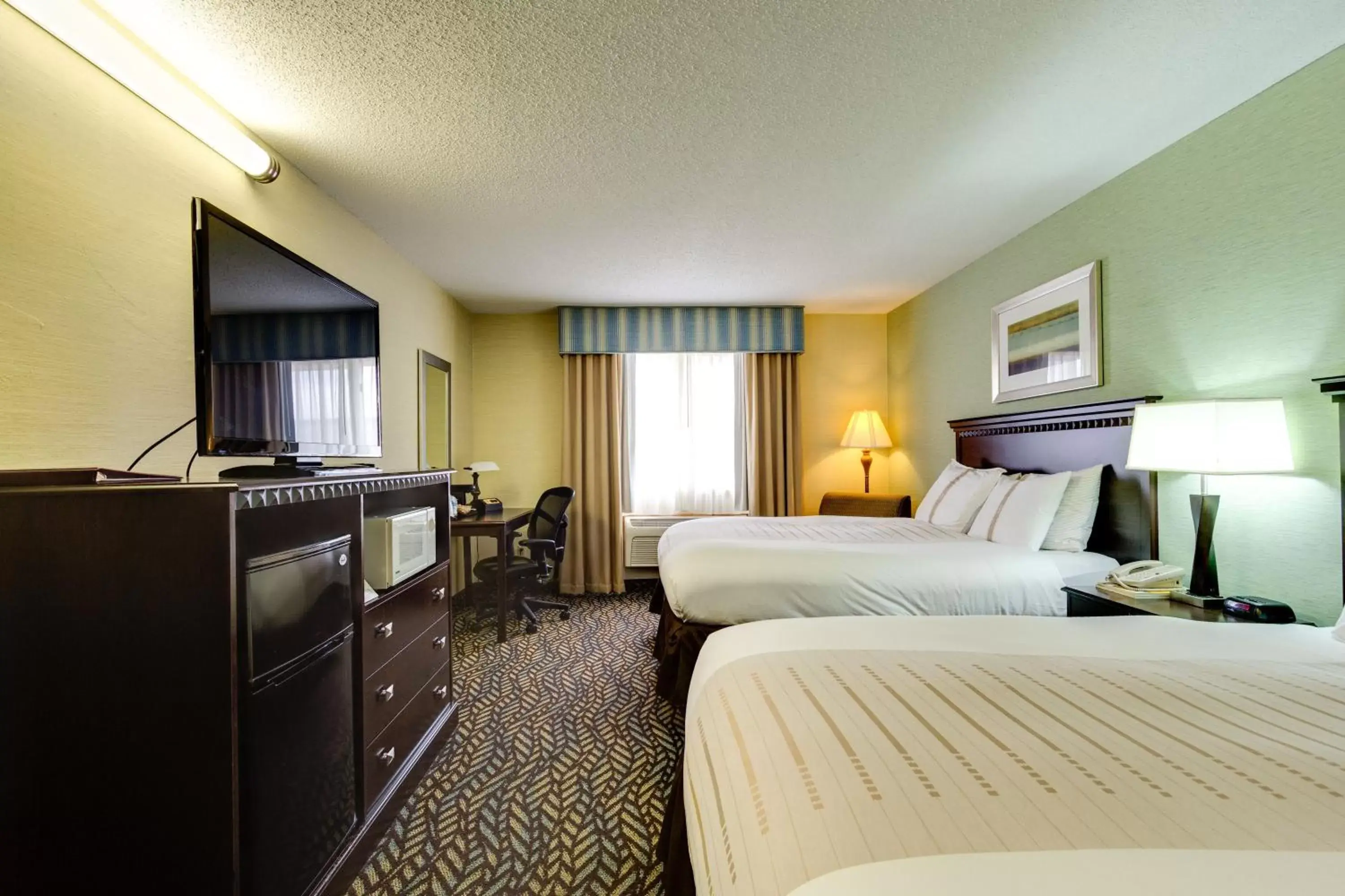 Photo of the whole room, Bed in Fireside Inn and Suites