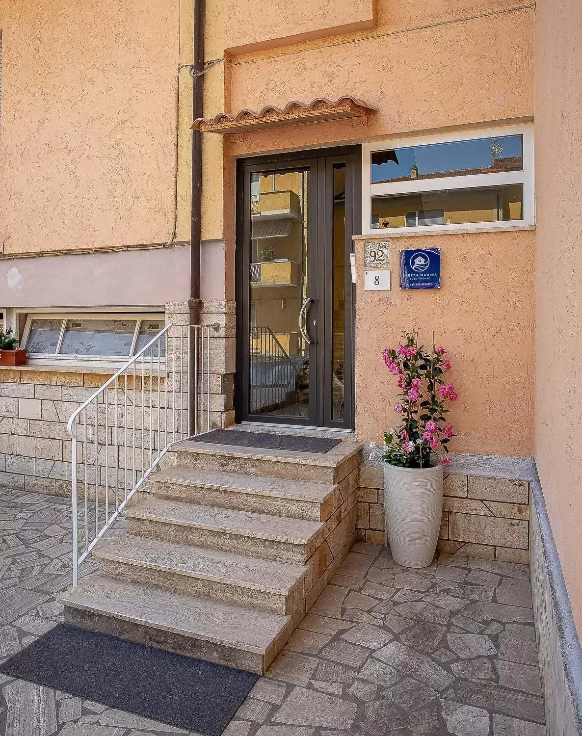 Facade/entrance in Brezza Marina Guest House
