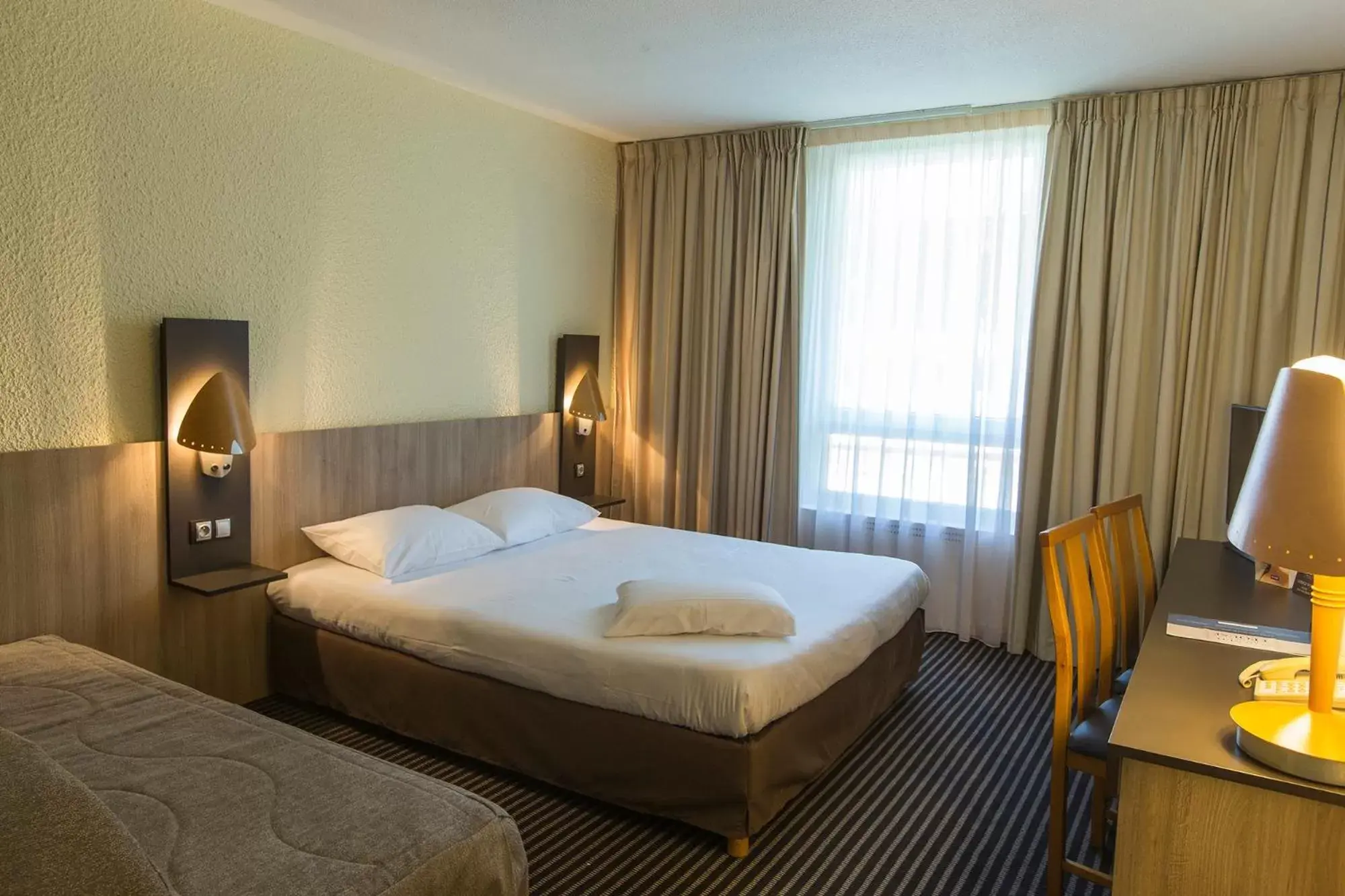 Photo of the whole room, Bed in Kyriad Montchanin le Creusot Photo of the whole room, Bed in Kyriad Montchanin le Creusot