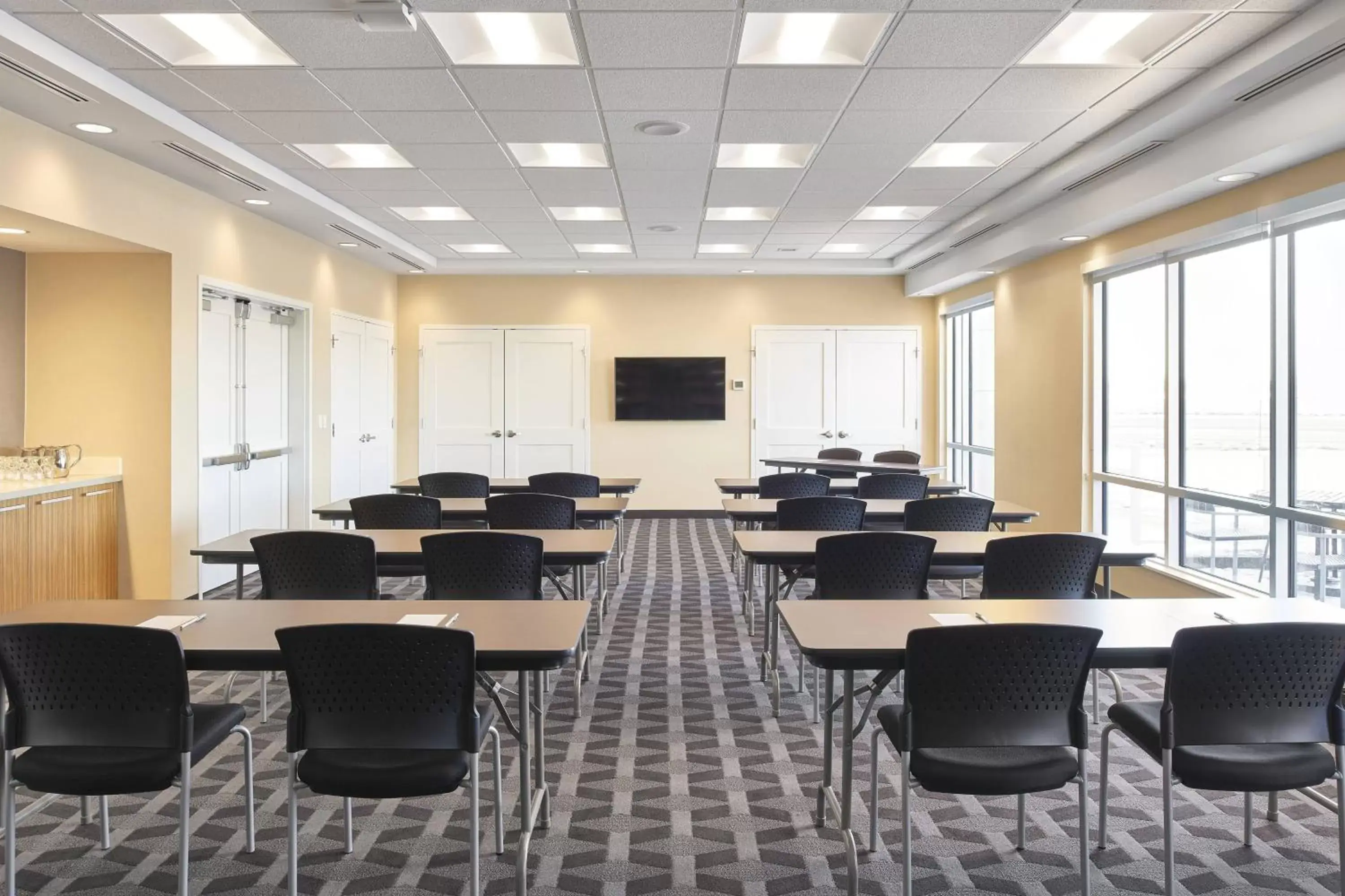 Meeting/conference room in TownePlace Suites by Marriott Medicine Hat