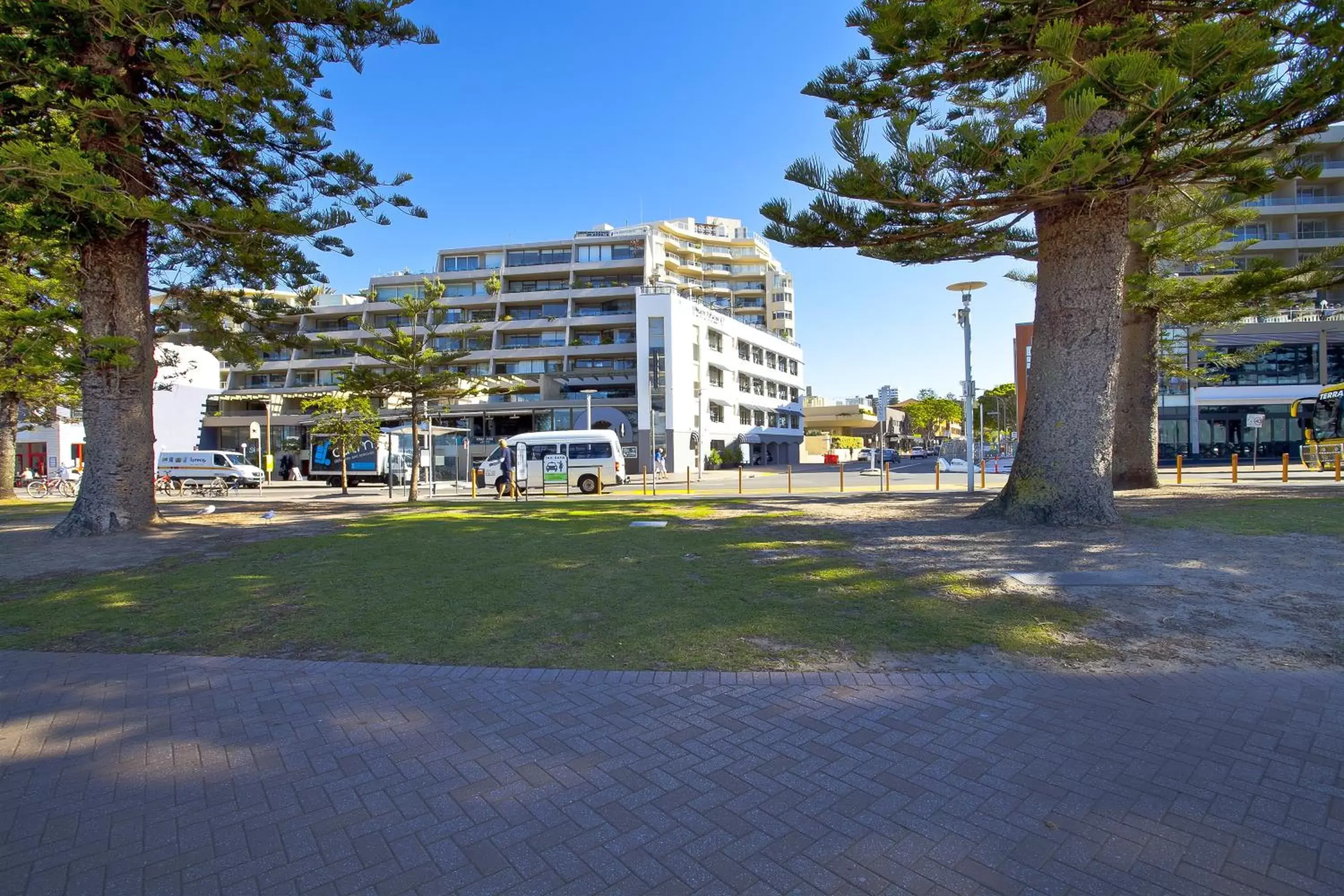 Facade/entrance, Property Building in Manly Paradise Motel & Apartments