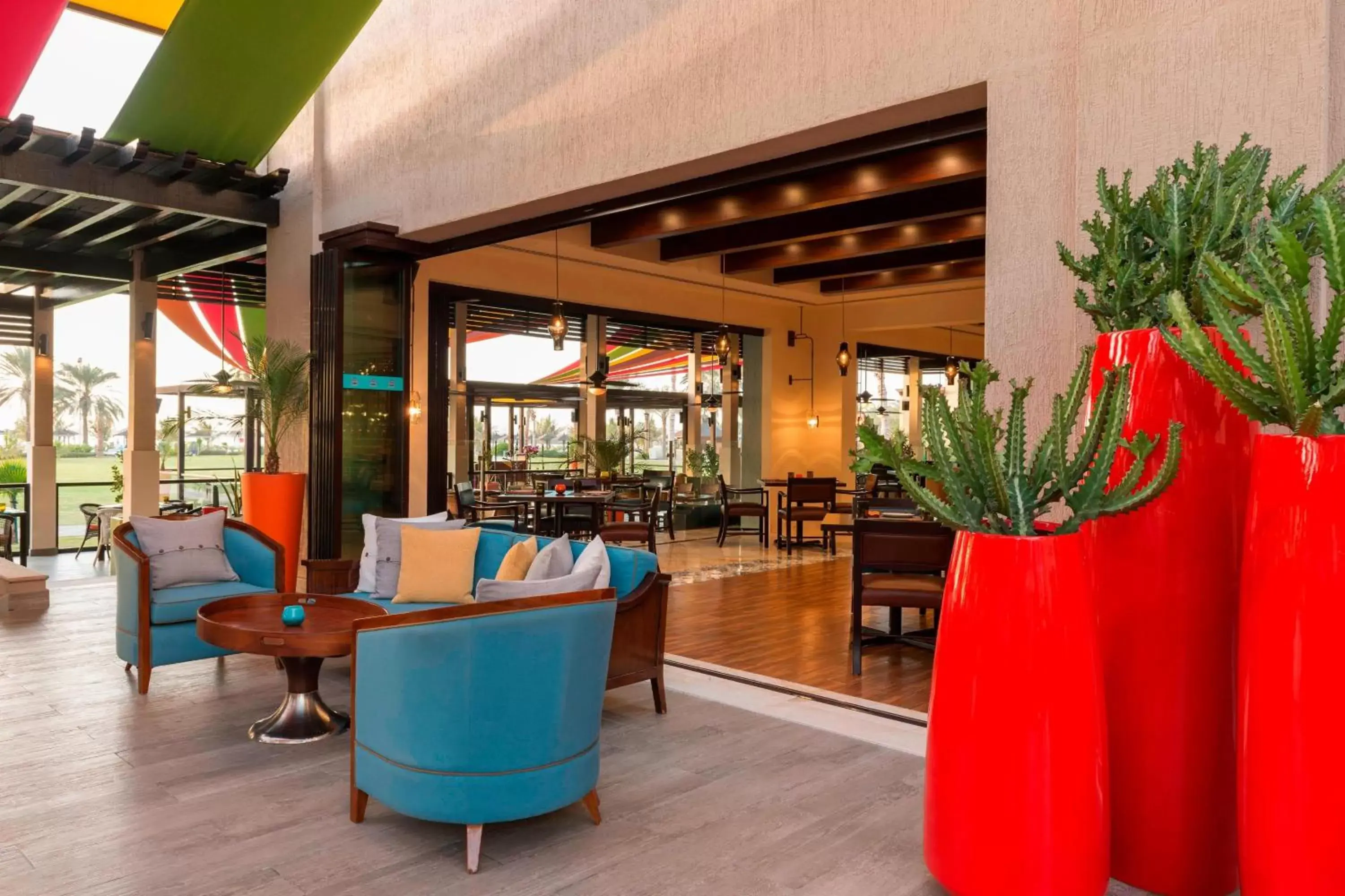 Kitchen or kitchenette, Lobby/Reception in Le Royal Meridien Beach Resort & Spa Dubai