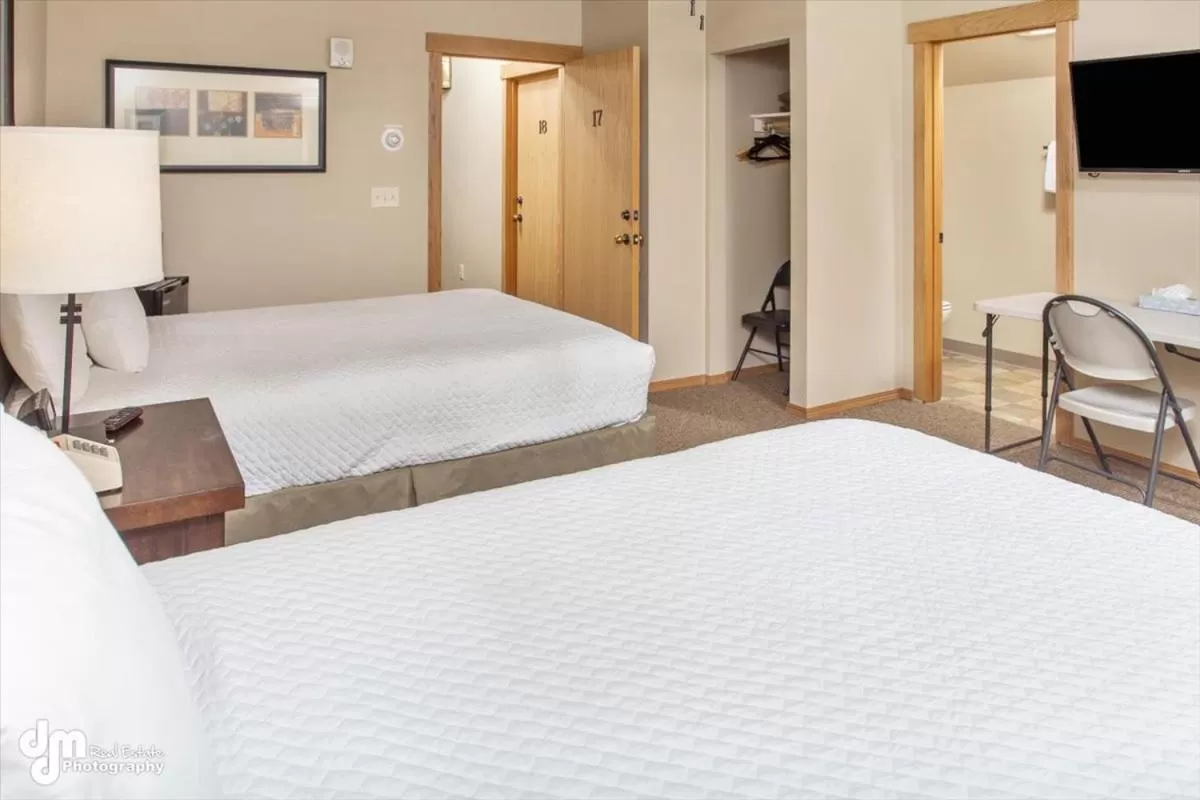 Photo of the whole room, Bed in Kenai Airport Hotel