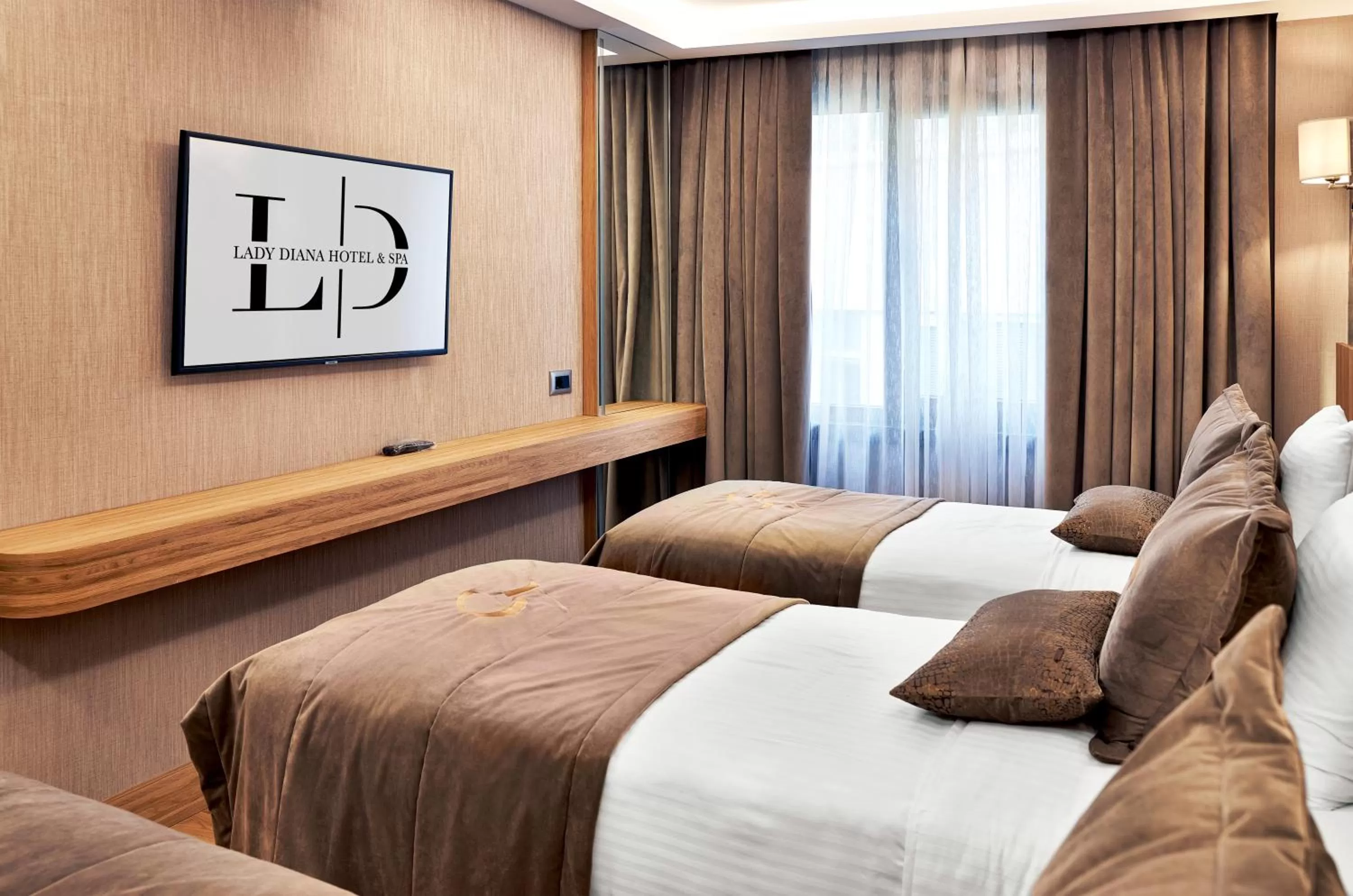 Photo of the whole room, Bed in Lady Diana Hotel