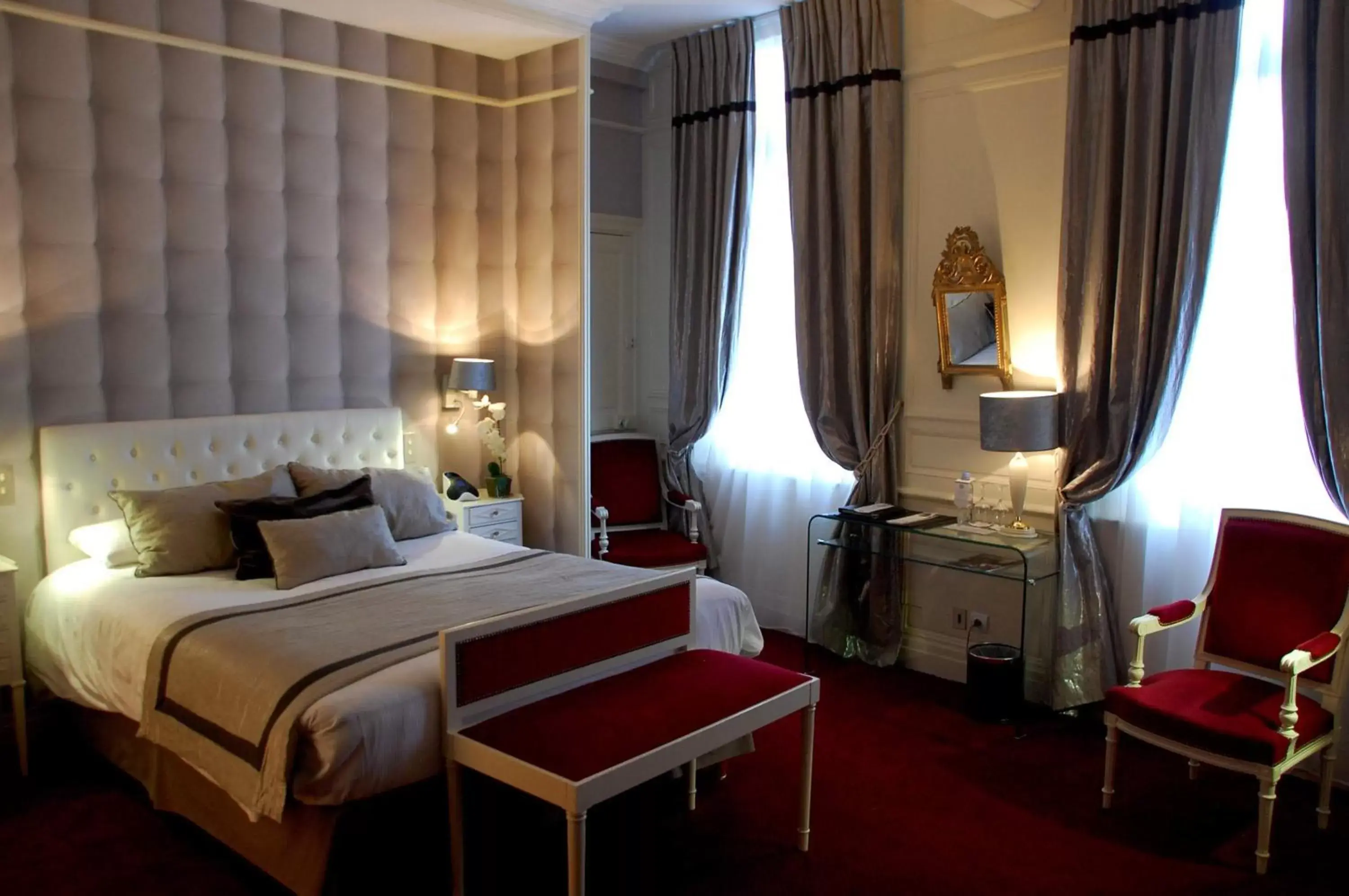 Bed in Best Western Premier Grand Monarque Hotel & Spa