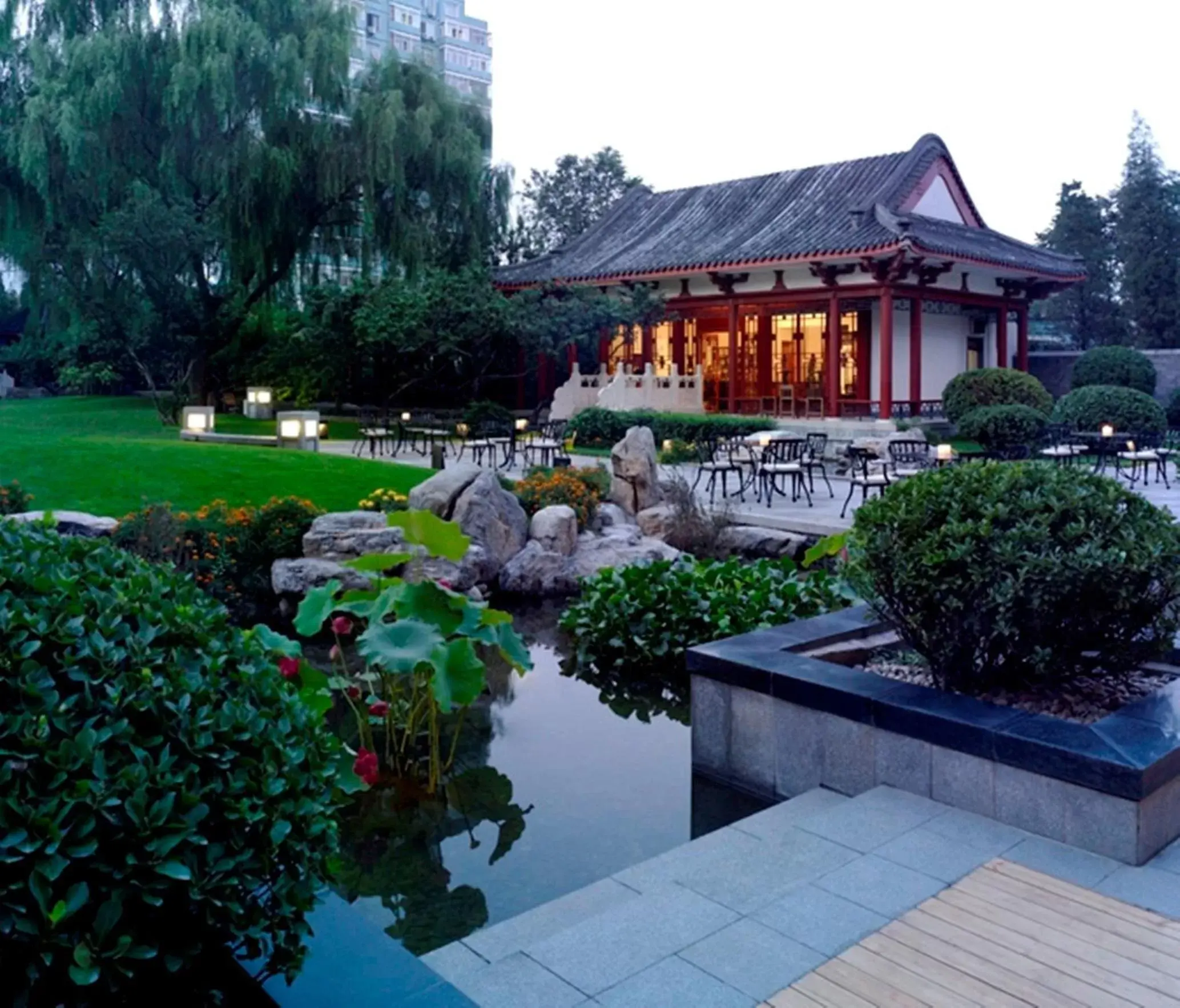 Restaurant/places to eat, Property Building in Shangri-La Beijing