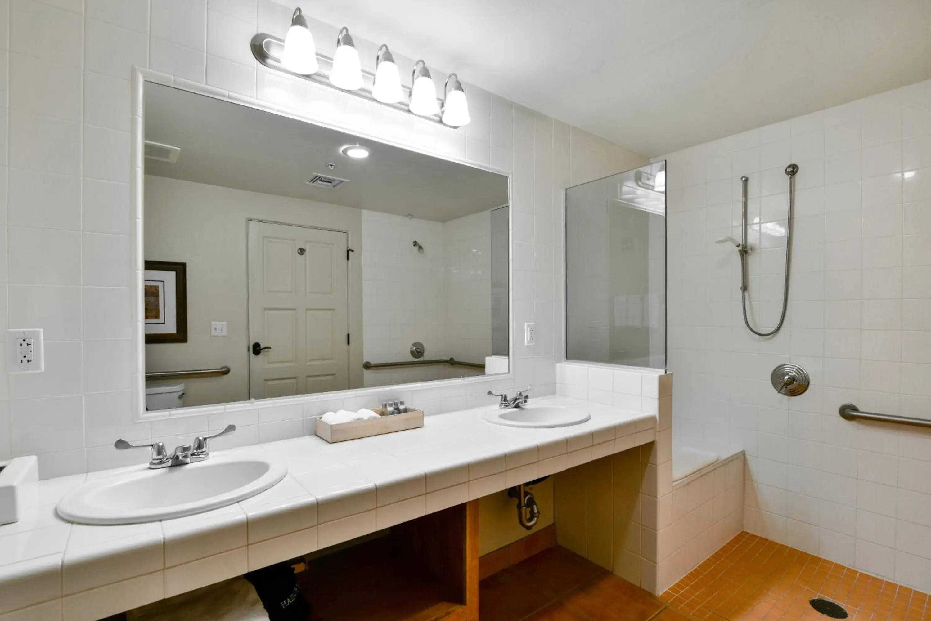 Bathroom in Lodge On The Desert