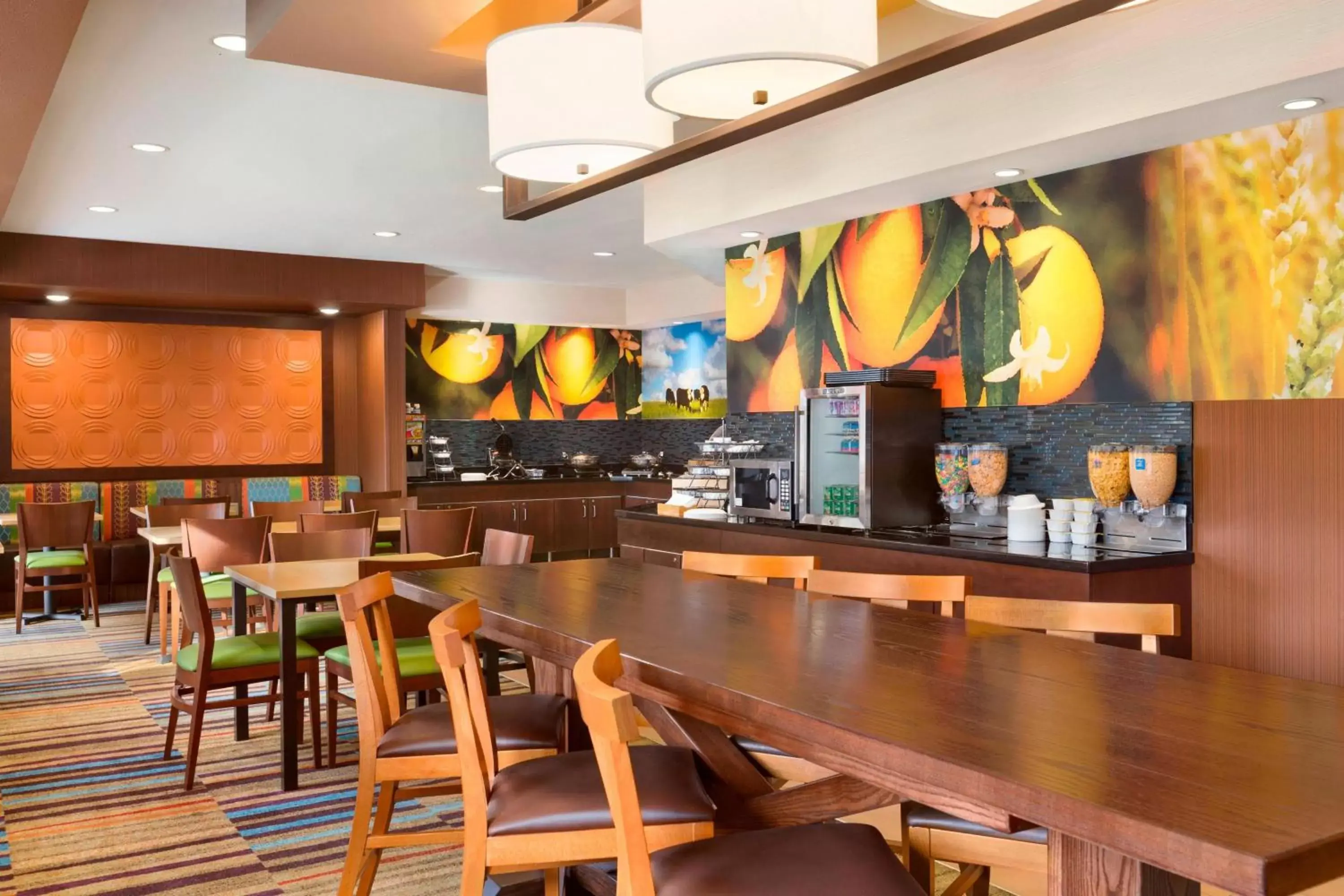 Breakfast, Lounge/Bar in Fairfield Inn & Suites Mankato