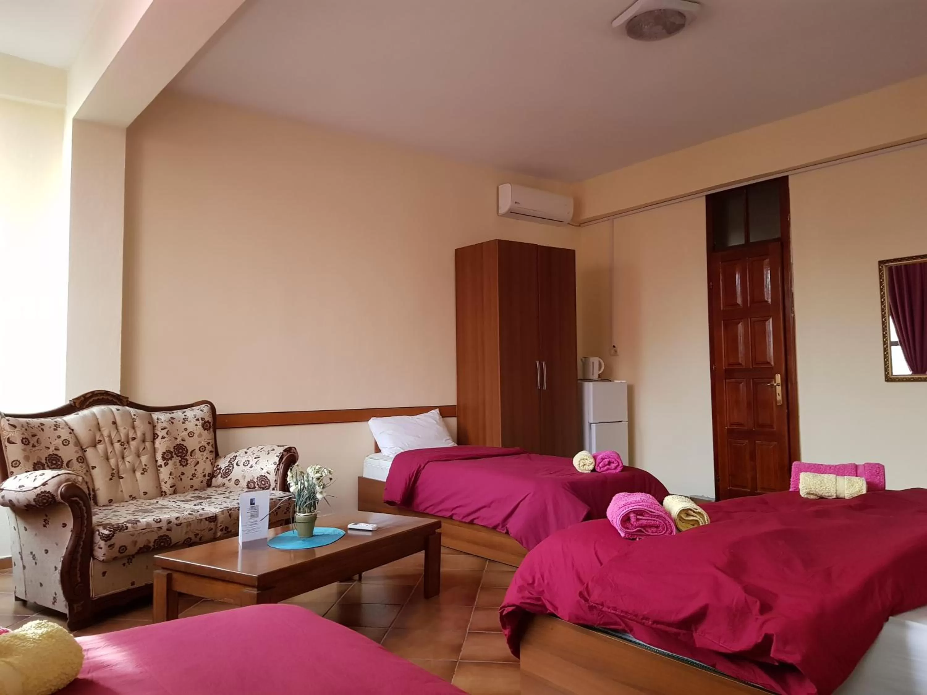 Photo of the whole room in Hotel Kurtabeg