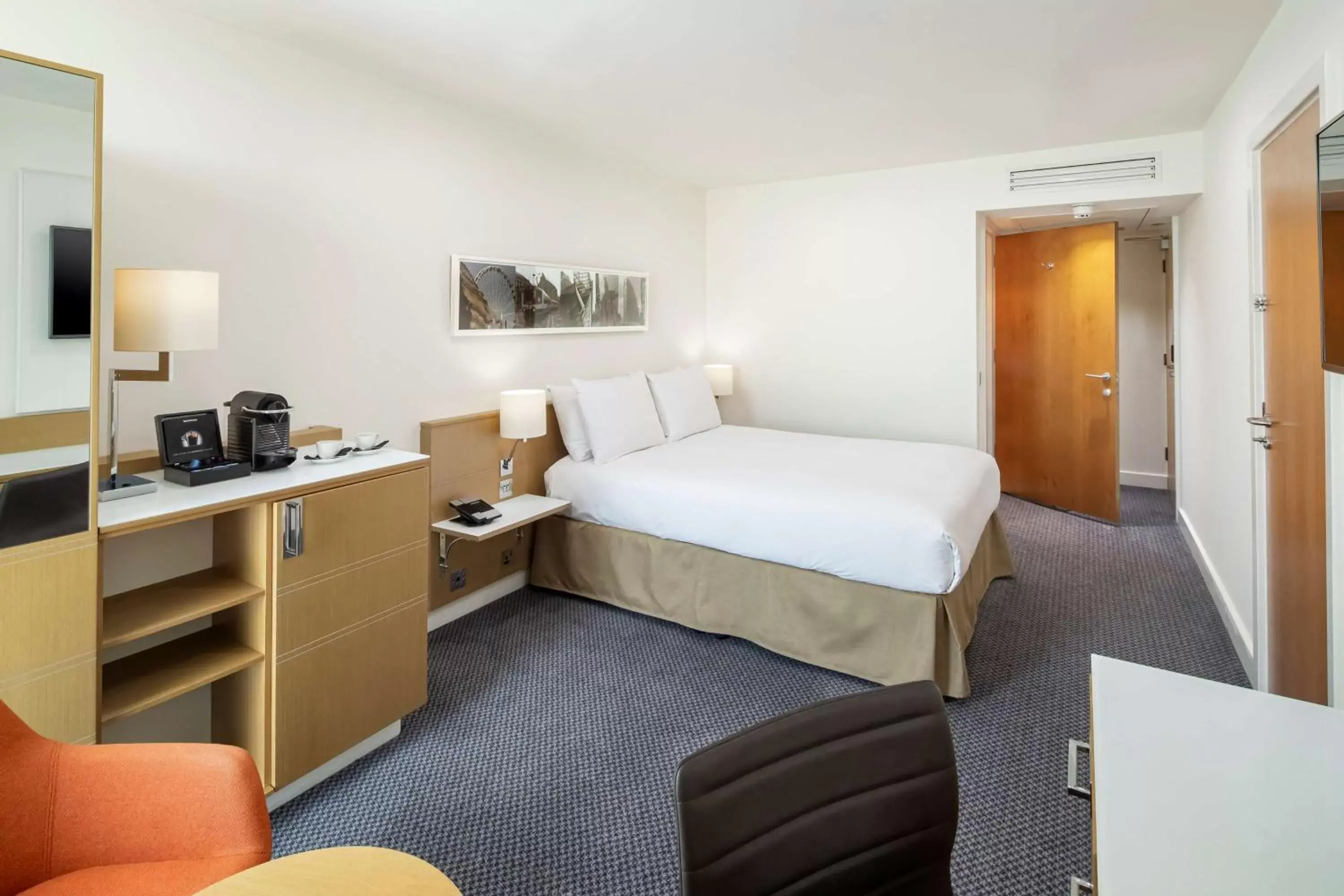 Bedroom, Bed in DoubleTree by Hilton Manchester Piccadilly