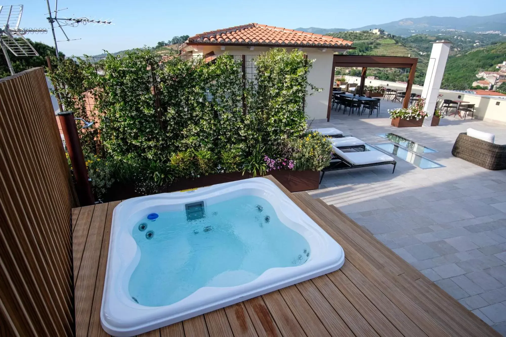 Hot Tub in Dimora de Matera Luxury Suites