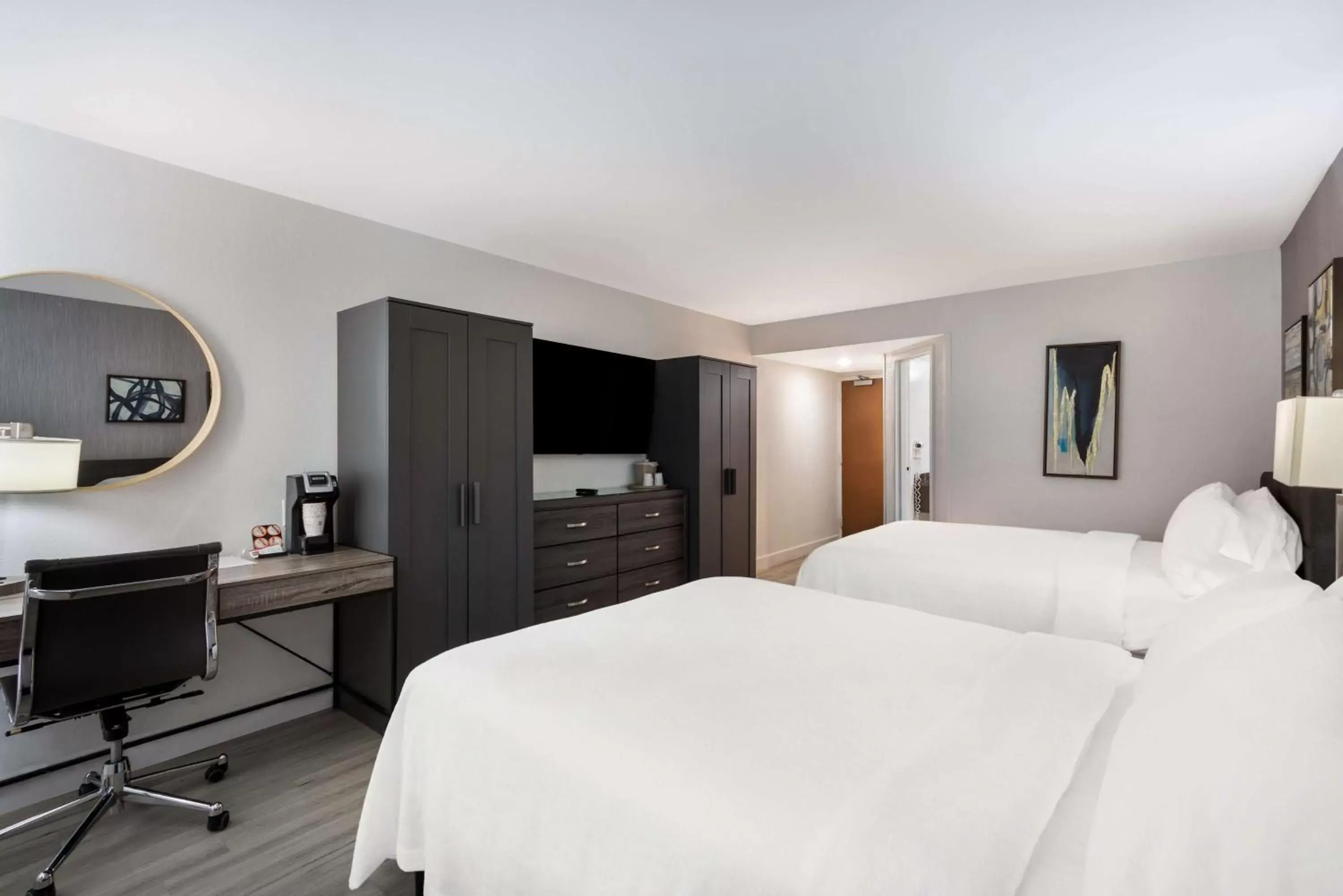 Bedroom, Bed in SureStay Plus Hotel by Best Western Scottsdale North