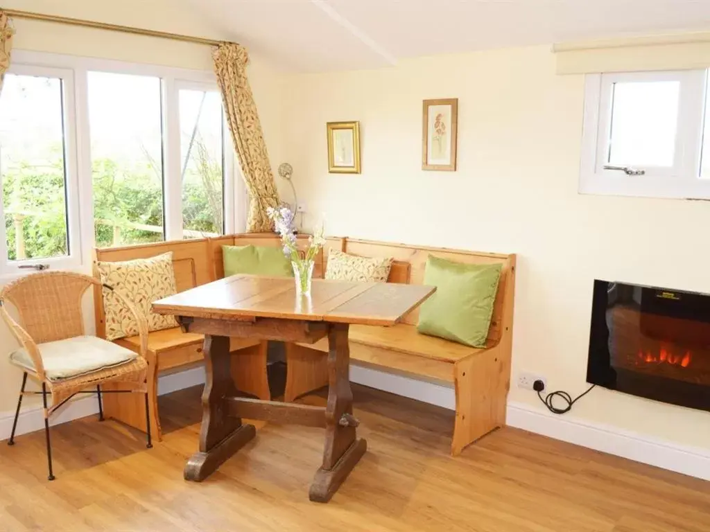 Bedroom, Dining Area in Dove Meadow