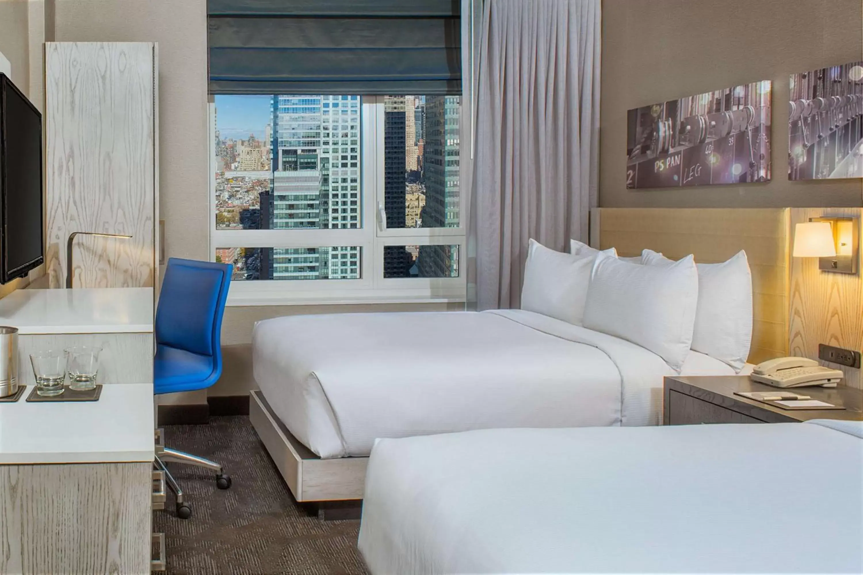 Bedroom, Bed in Doubletree By Hilton New York Times Square West