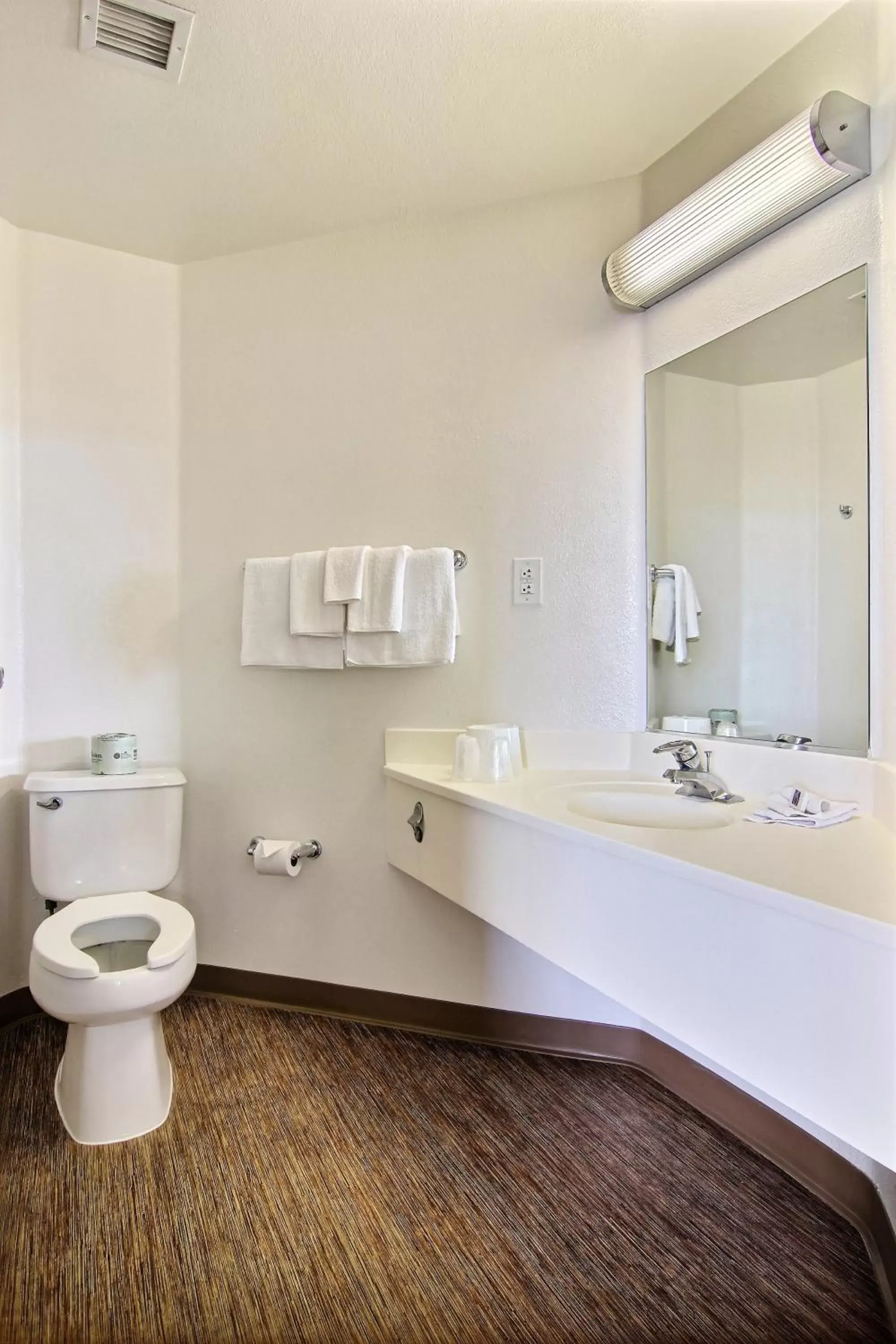 Bathroom in Motel 6-Albuquerque, NM - North