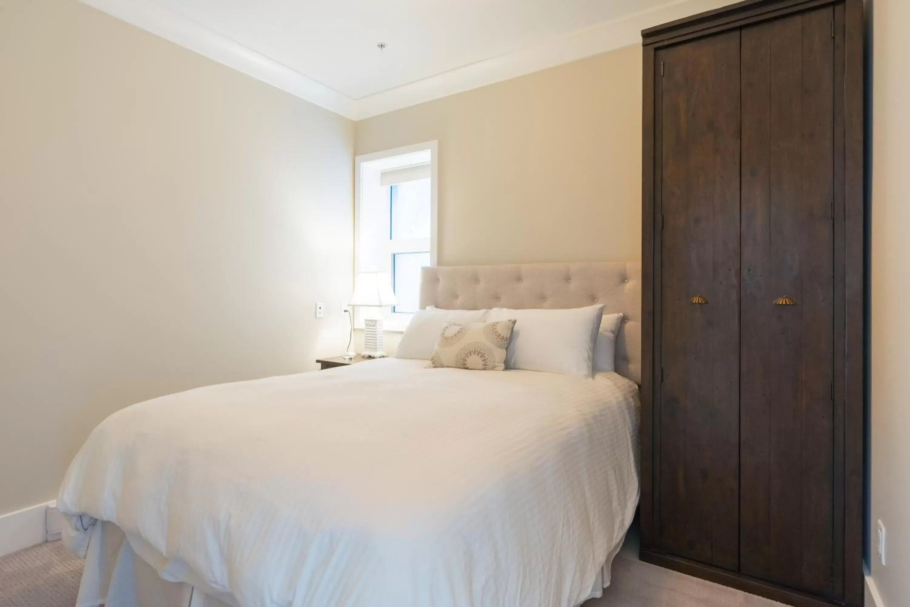 Bedroom, Bed in SookePoint Ocean Cottage Resort