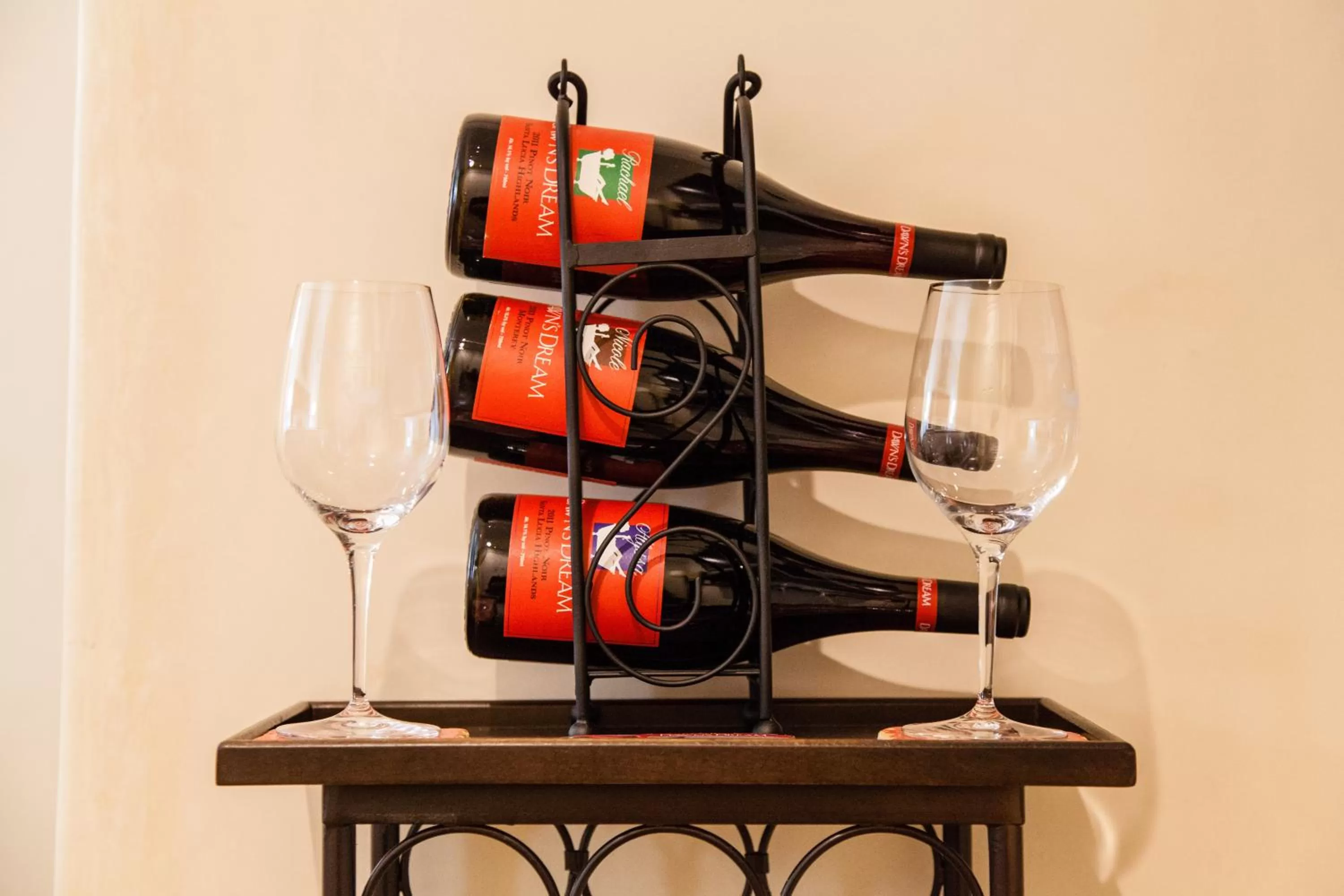 Decorative detail in The Vendange Carmel Inn & Suites