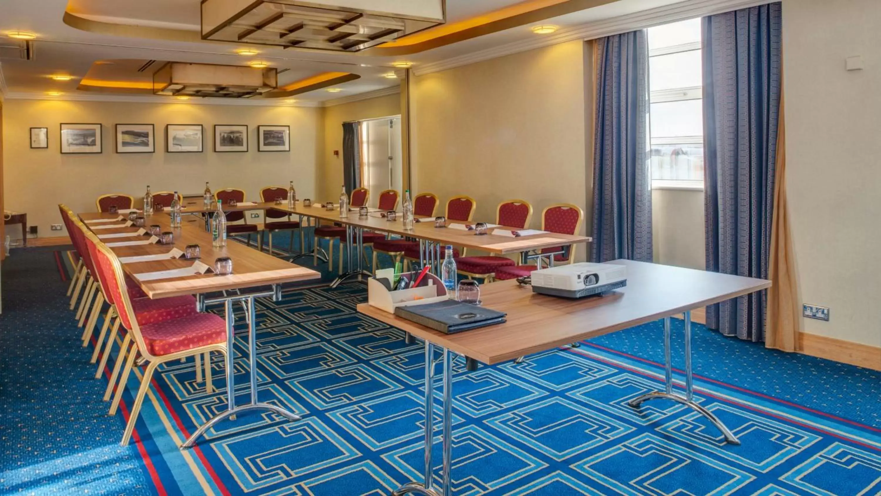 Meeting/conference room in Crowne Plaza Liverpool - John Lennon Airport, an IHG Hotel