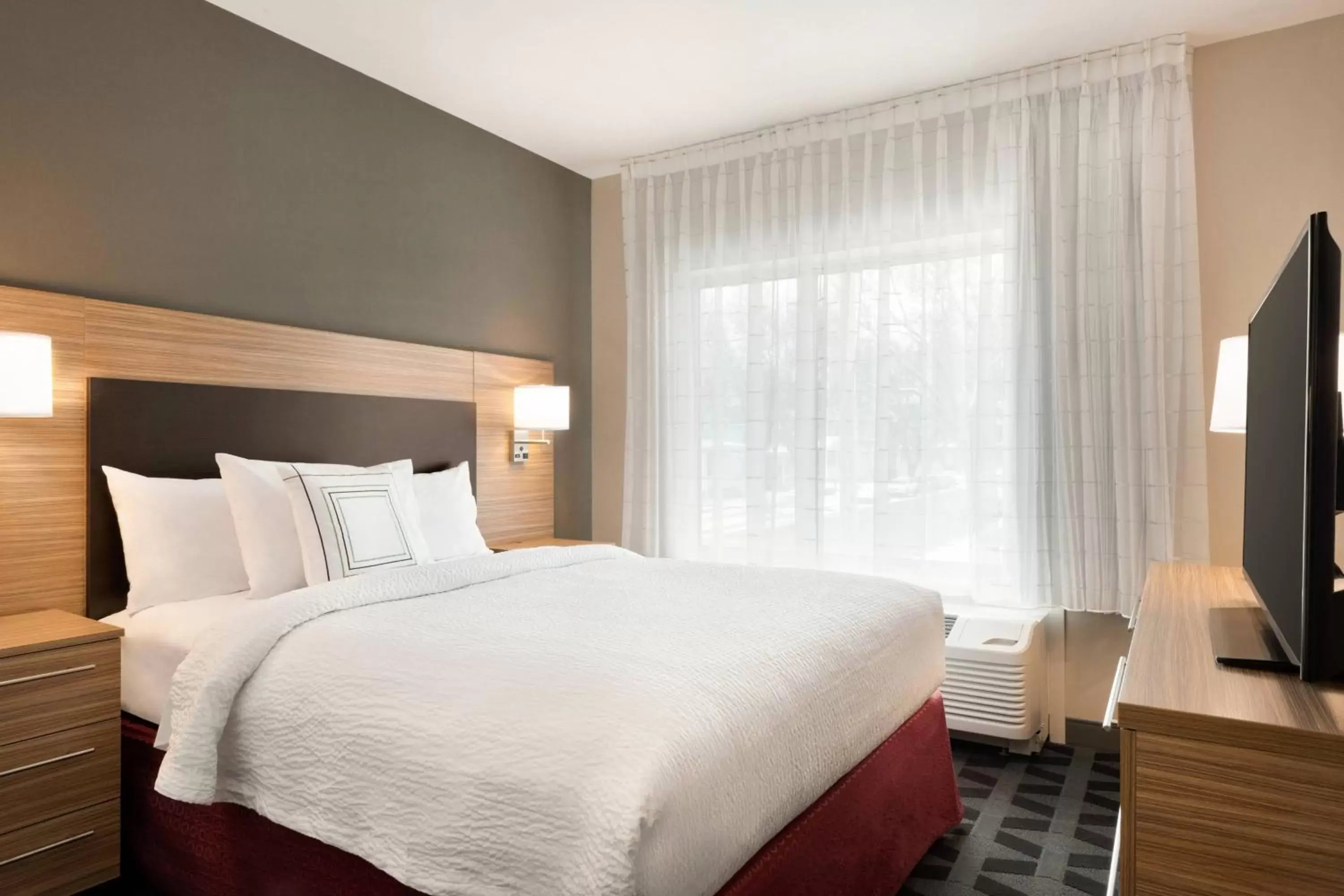 Bedroom, Bed in TownePlace Suites by Marriott Dubuque Downtown